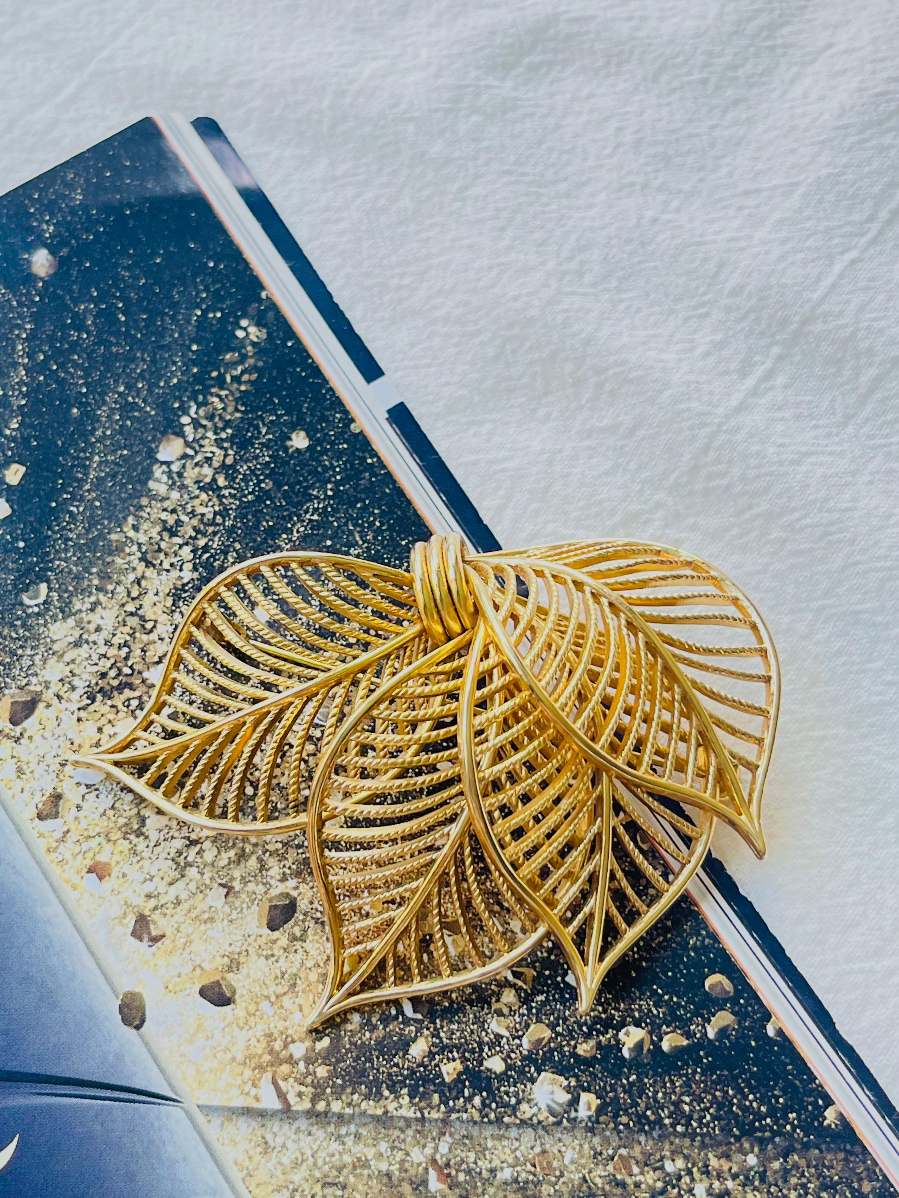 Christian Dior GROSSE 1958 Vintage Extra Large Openwork Four Palm Leaf Brooch In Excellent Condition For Sale In Wokingham, England