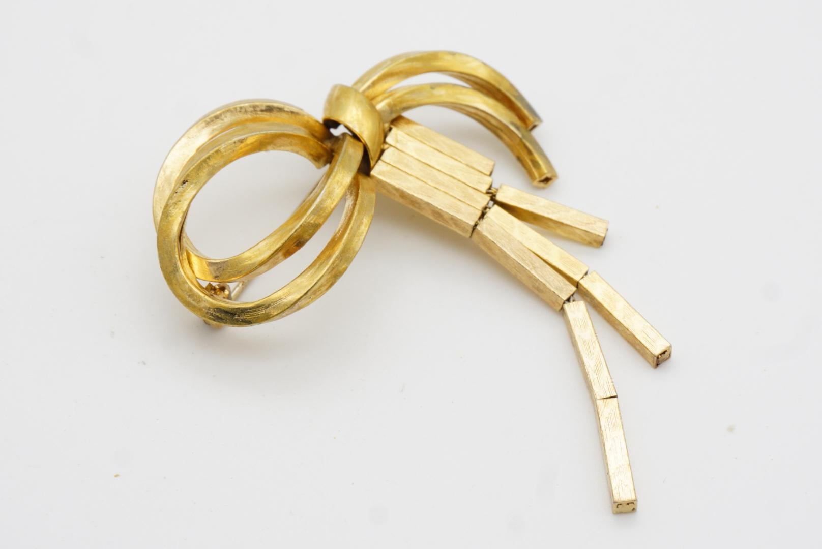 Christian Dior GROSSE 1958 Vintage Geometric Knot Bow Ribbon Tassel Gold Brooch For Sale 6