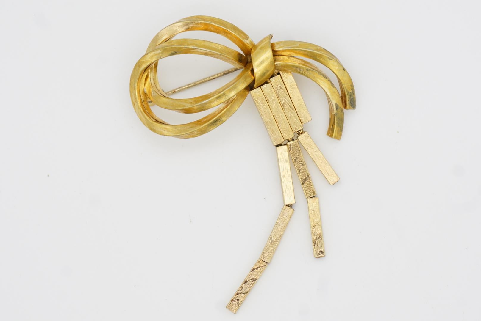 Christian Dior GROSSE 1958 Vintage Geometric Knot Bow Ribbon Tassel Gold Brooch For Sale 3