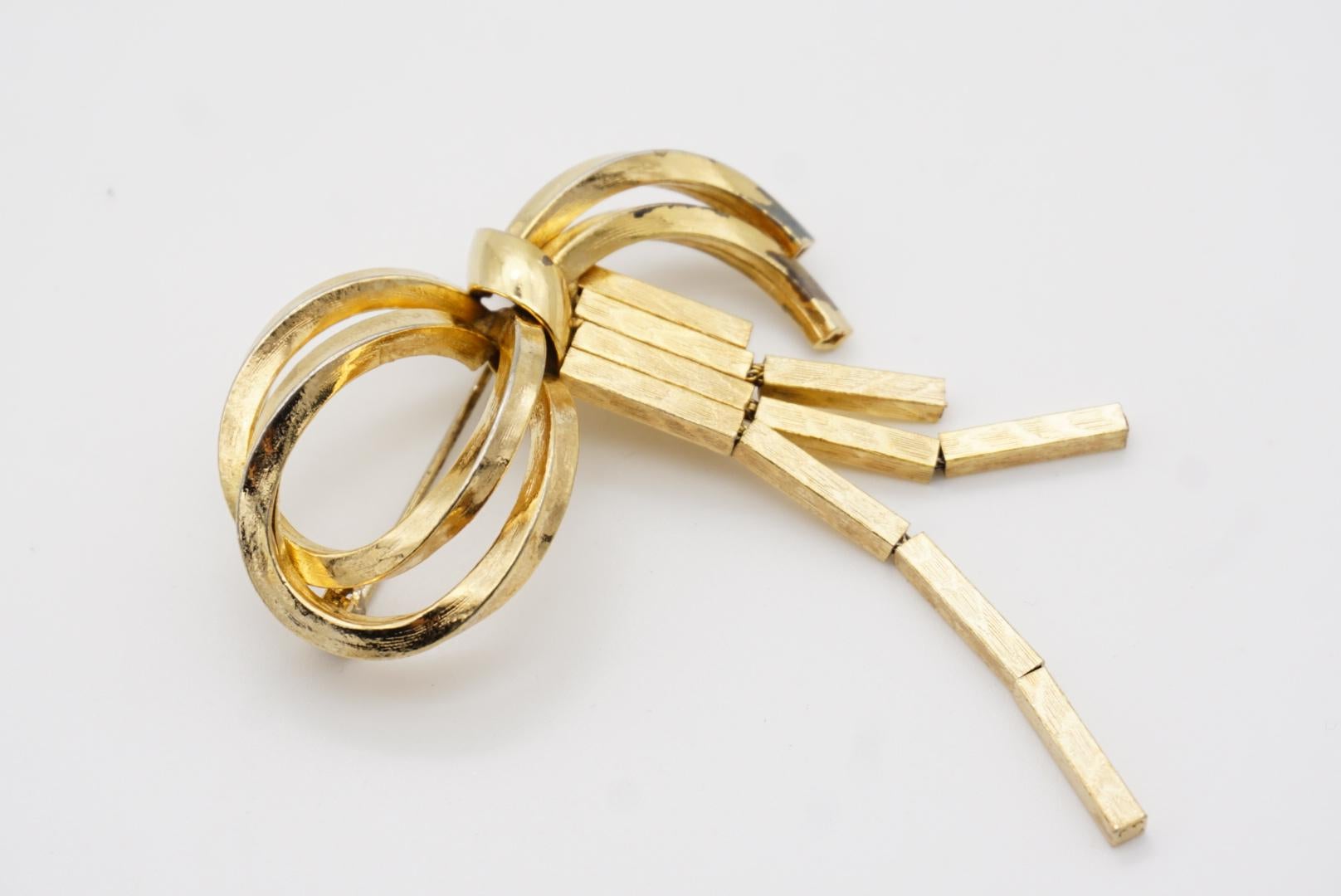 Christian Dior GROSSE 1958 Vintage Goldbrosche mit geometrischer Knotenschleife und Schleife mit Quaste und Quaste 4