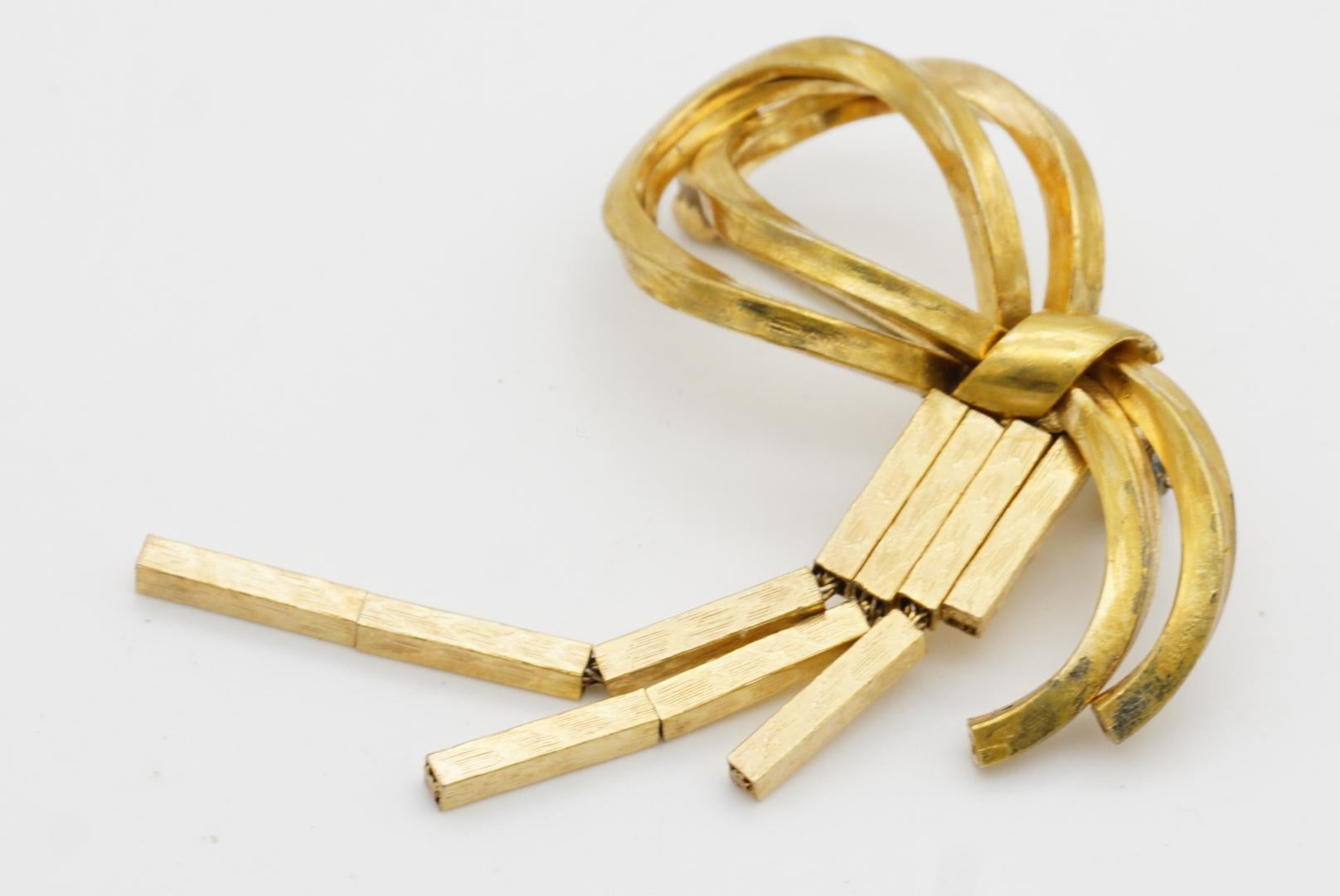Christian Dior GROSSE 1958 Vintage Geometric Knot Bow Ribbon Tassel Gold Brooch For Sale 4