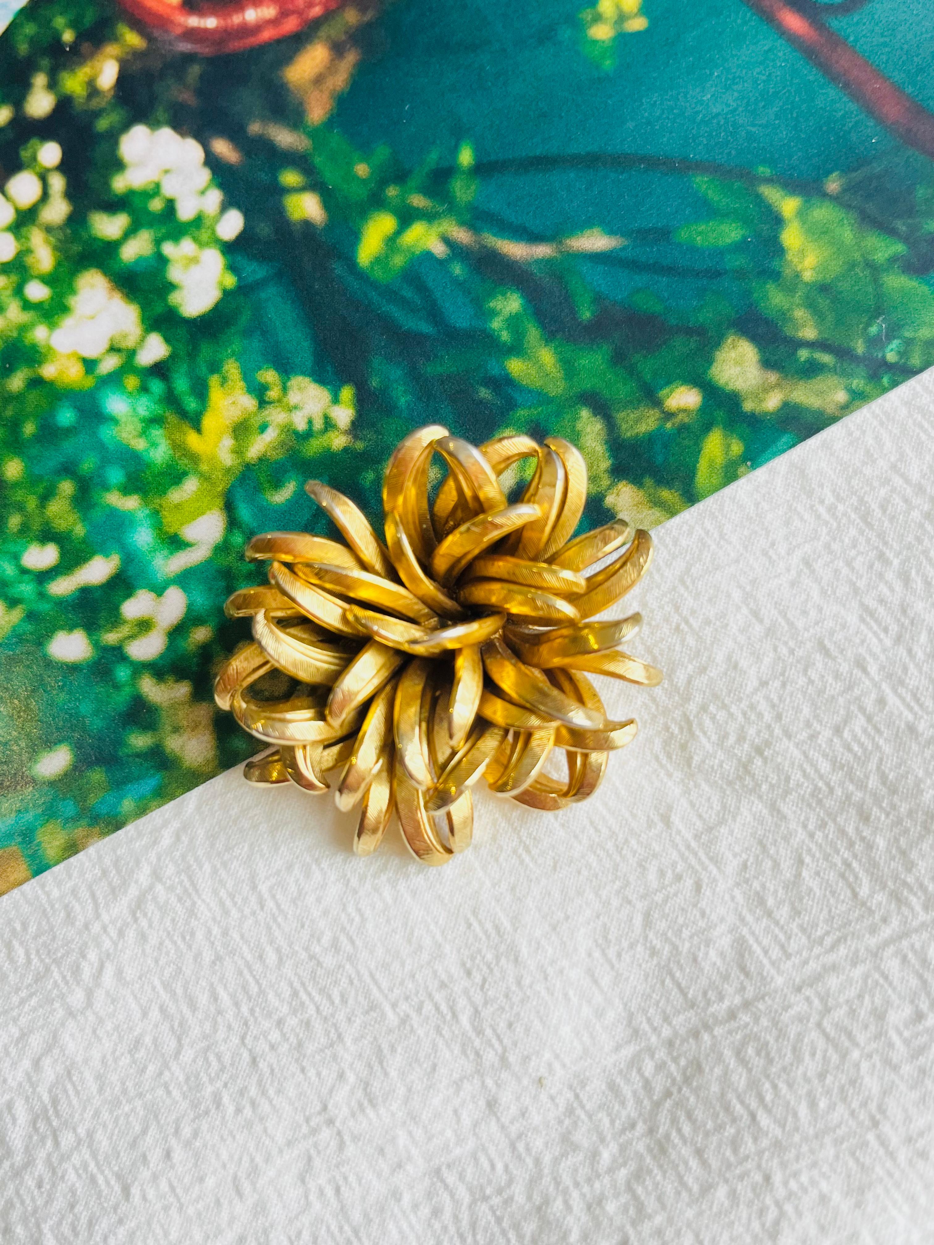 Christian Dior GROSSE 1958 Vintage Large Vivid Flower Gold Exquisite Brooch In Good Condition For Sale In Wokingham, England