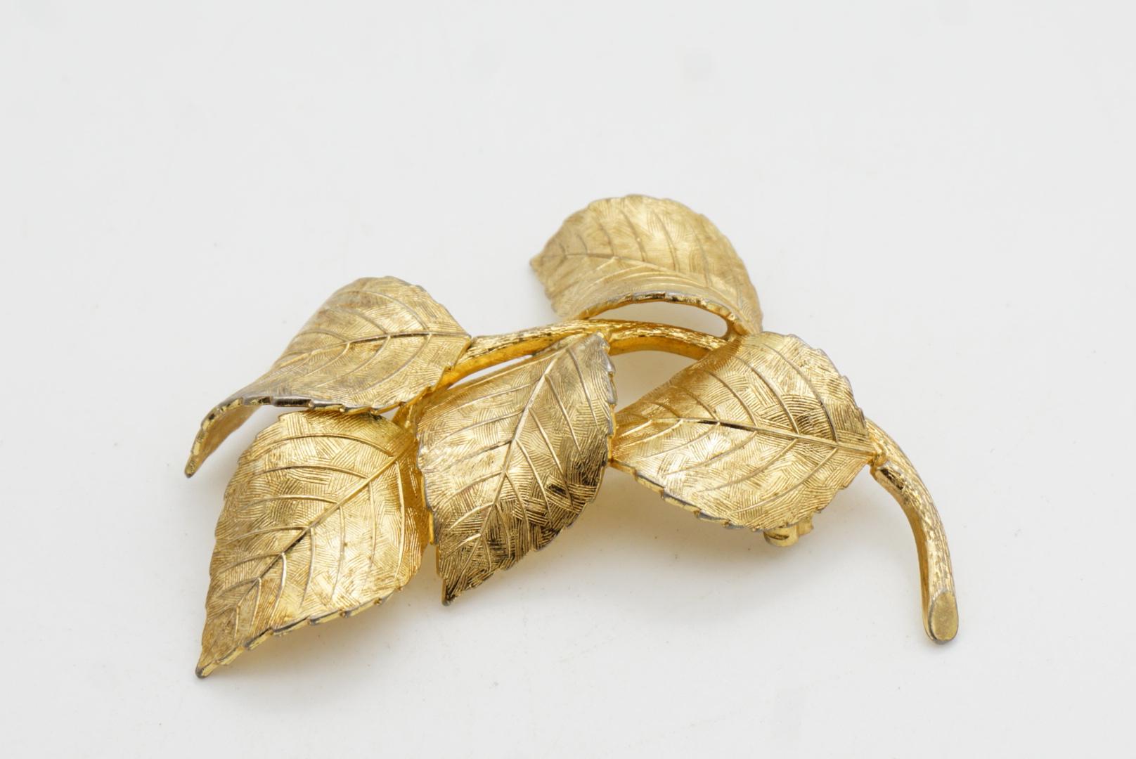 Christian Dior GROSSE 1959 Vintage Large Vivid Swirl Wavy Five Leaf Gold Brooch en vente 5