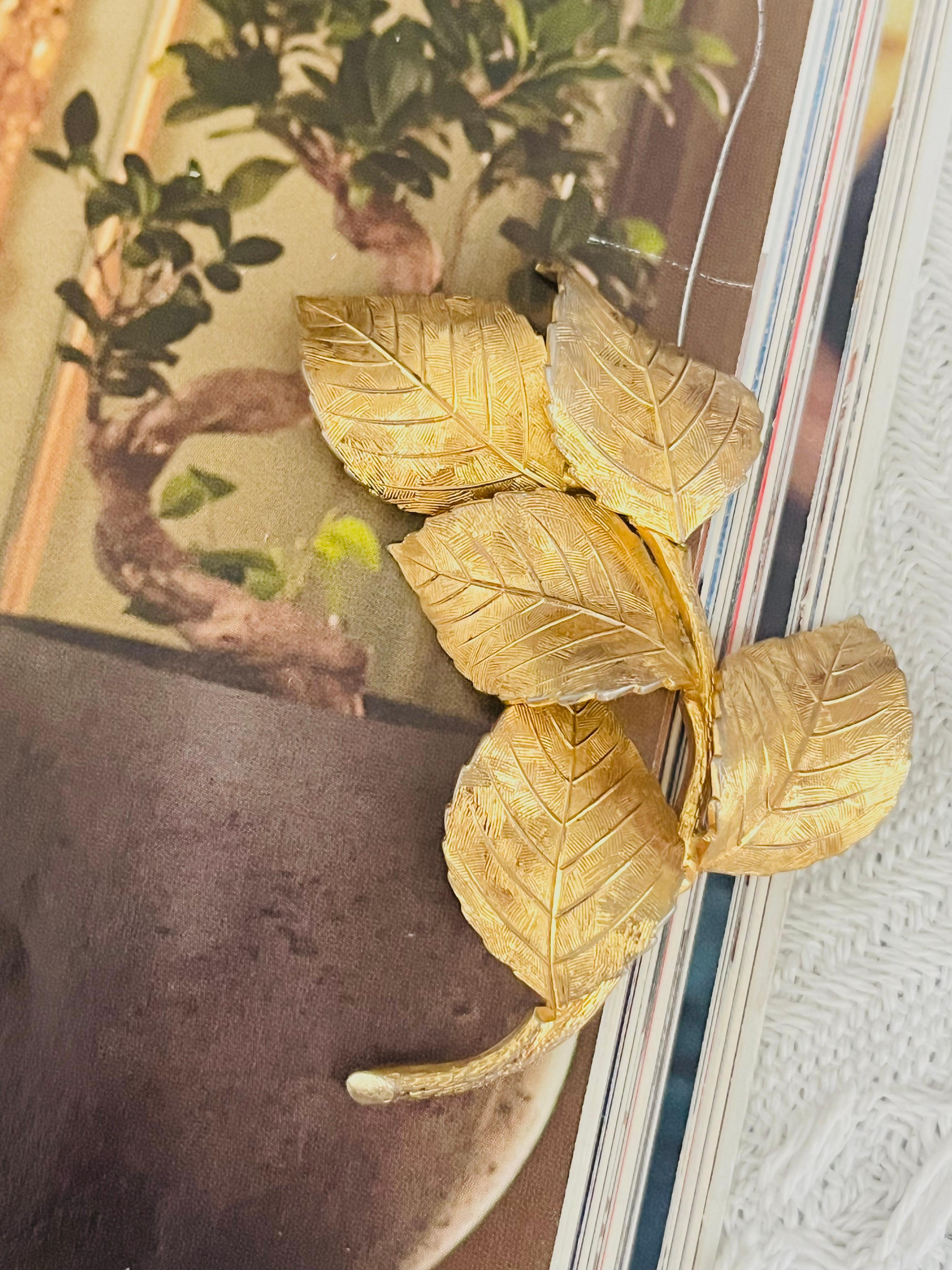 Christian Dior GROSSE 1959 Vintage Large Vivid Swirl Wavy Five Leaf Gold Brooch Bon état - En vente à Wokingham, England