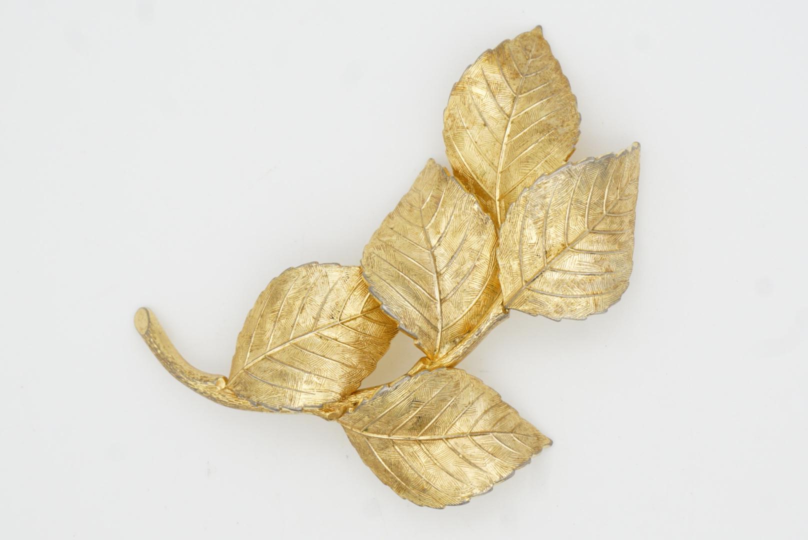 Christian Dior GROSSE 1959 Vintage Large Vivid Swirl Wavy Five Leaf Gold Brooch en vente 2
