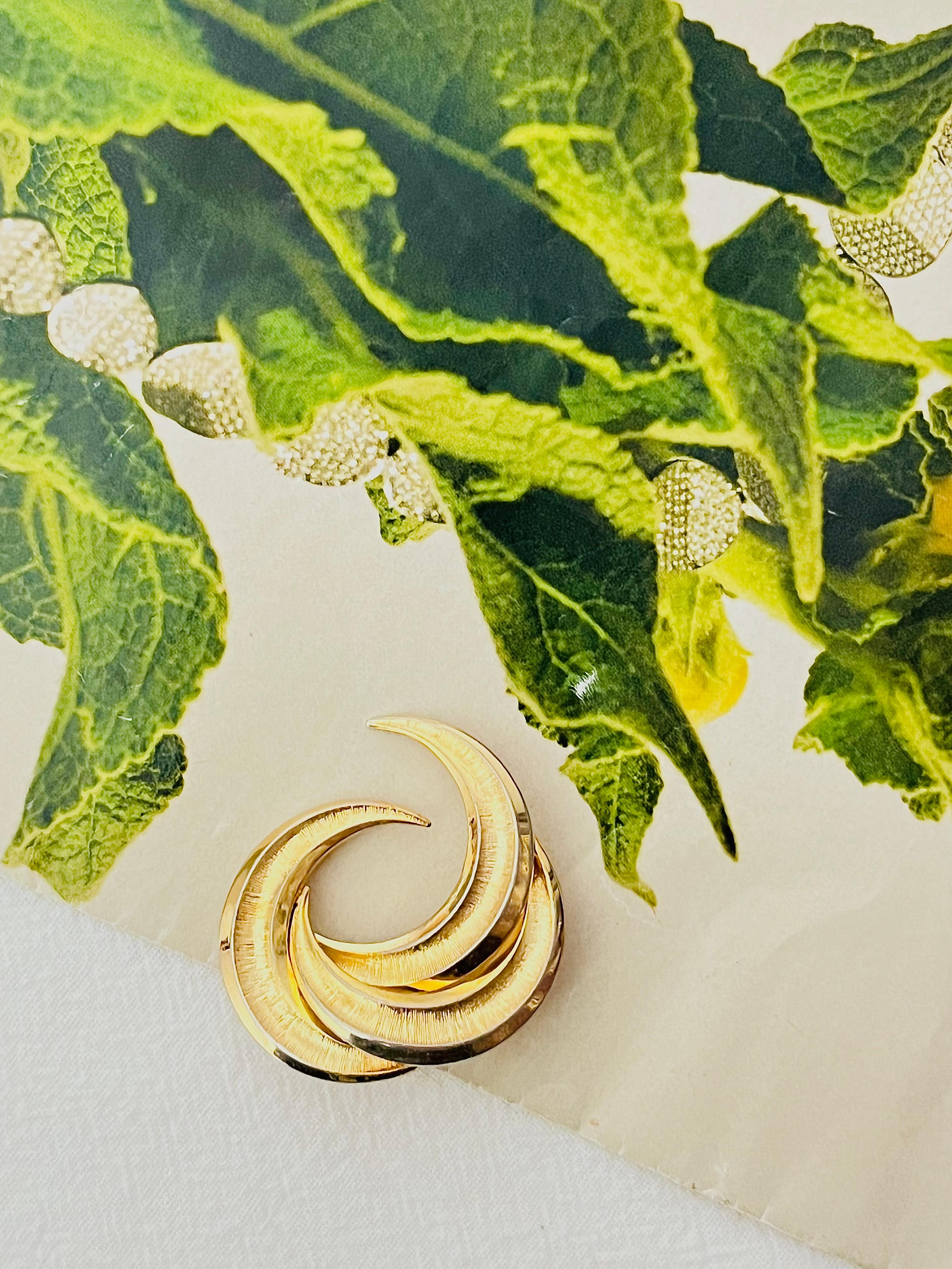 Christian Dior GROSSE 1959 Vintage Trio Moon Crescent Twist Spiral Gold Brooch In Good Condition For Sale In Wokingham, England