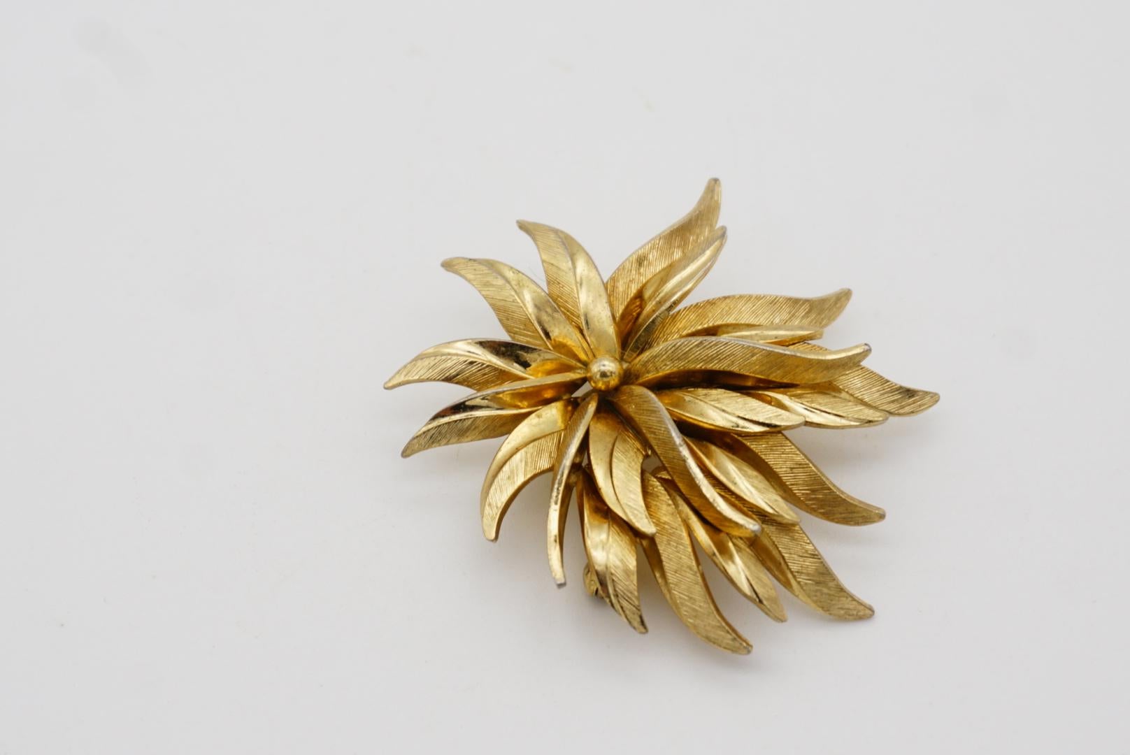 Christian Dior GROSSE 1959 Vintage Windy Leaf Flower Floral Blossom Gold Brooch 1