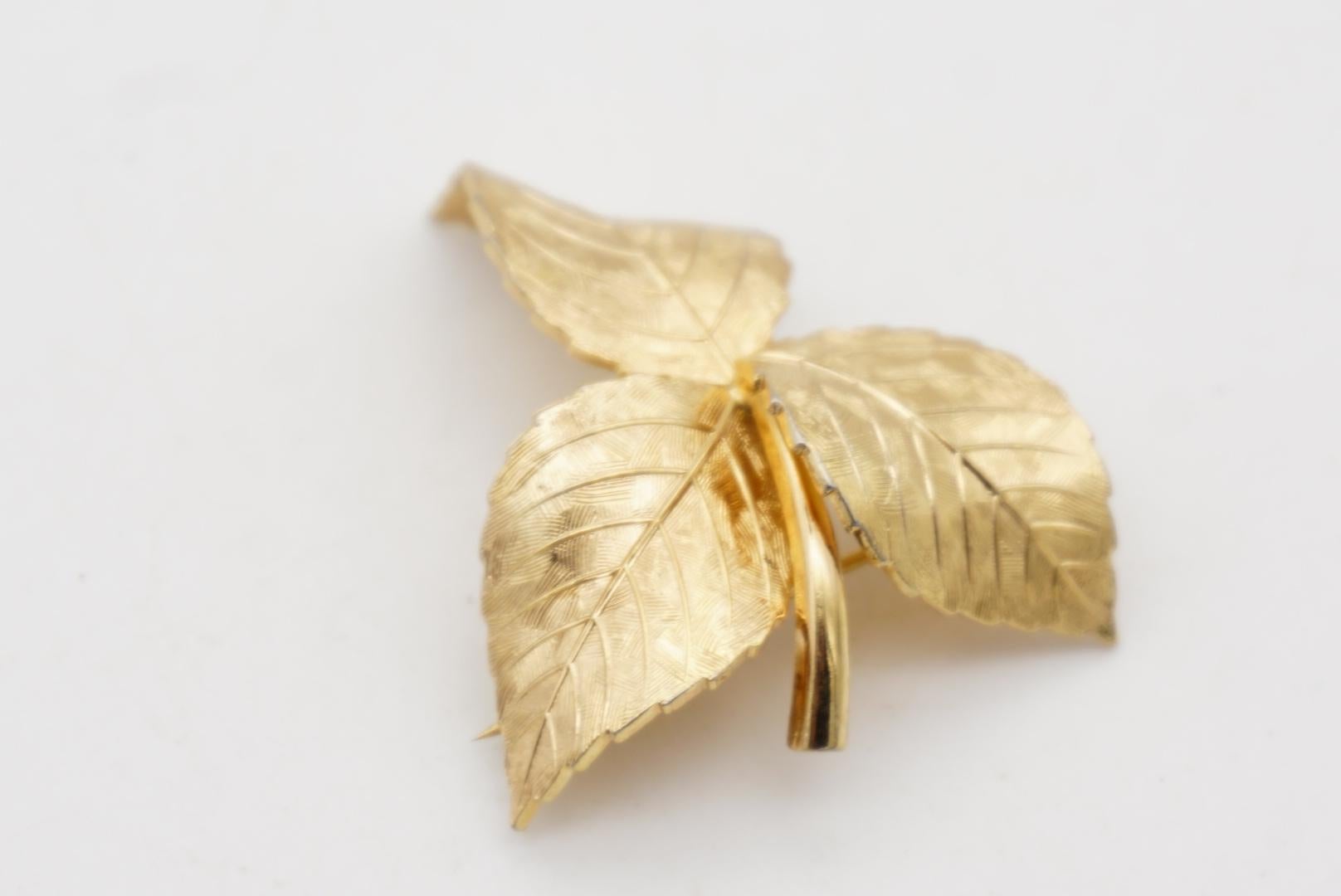Christian Dior GROSSE 1959 Vivid Texture Trio Leaf Wavy Swirl Twist Gold Brooch For Sale 2