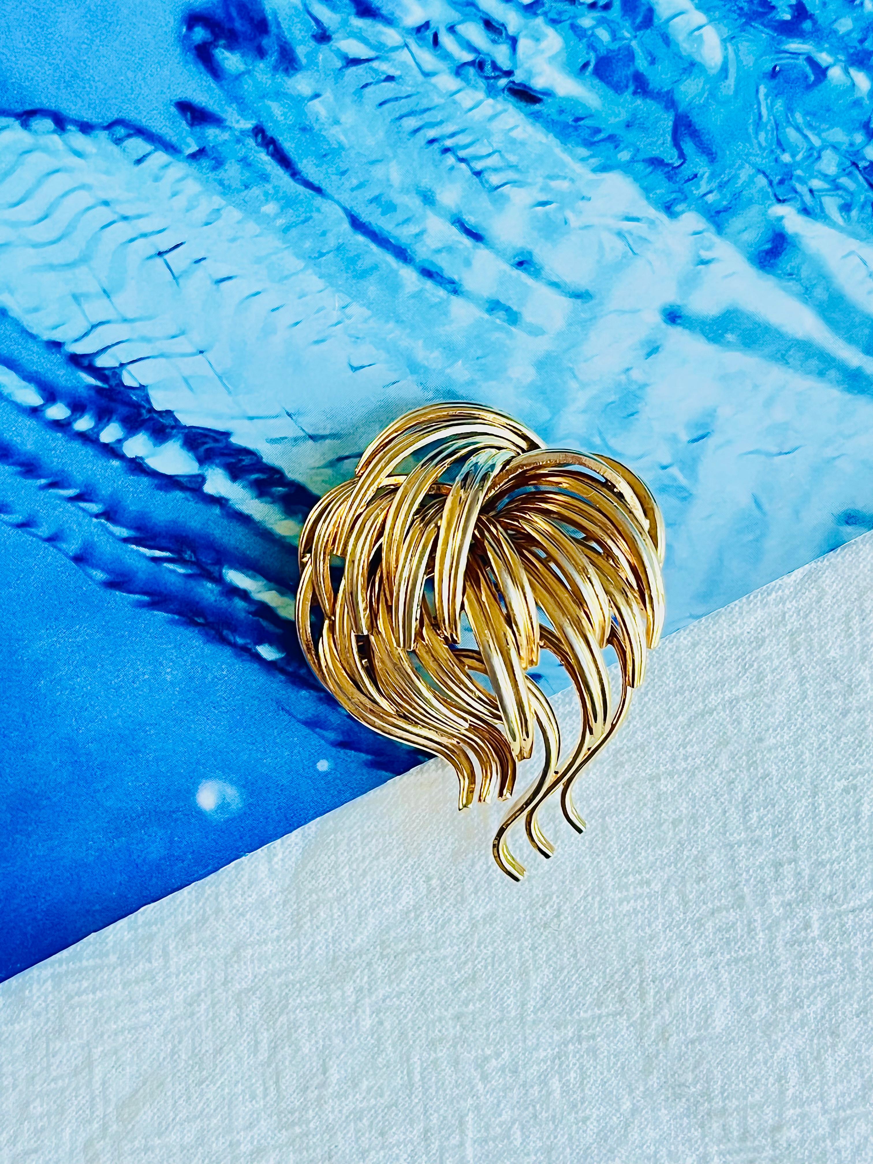 Christian Dior GROSSE 1960 Vintage Wave Cluster Flower Leaf Bouquet Gold Brooch In Good Condition For Sale In Wokingham, England