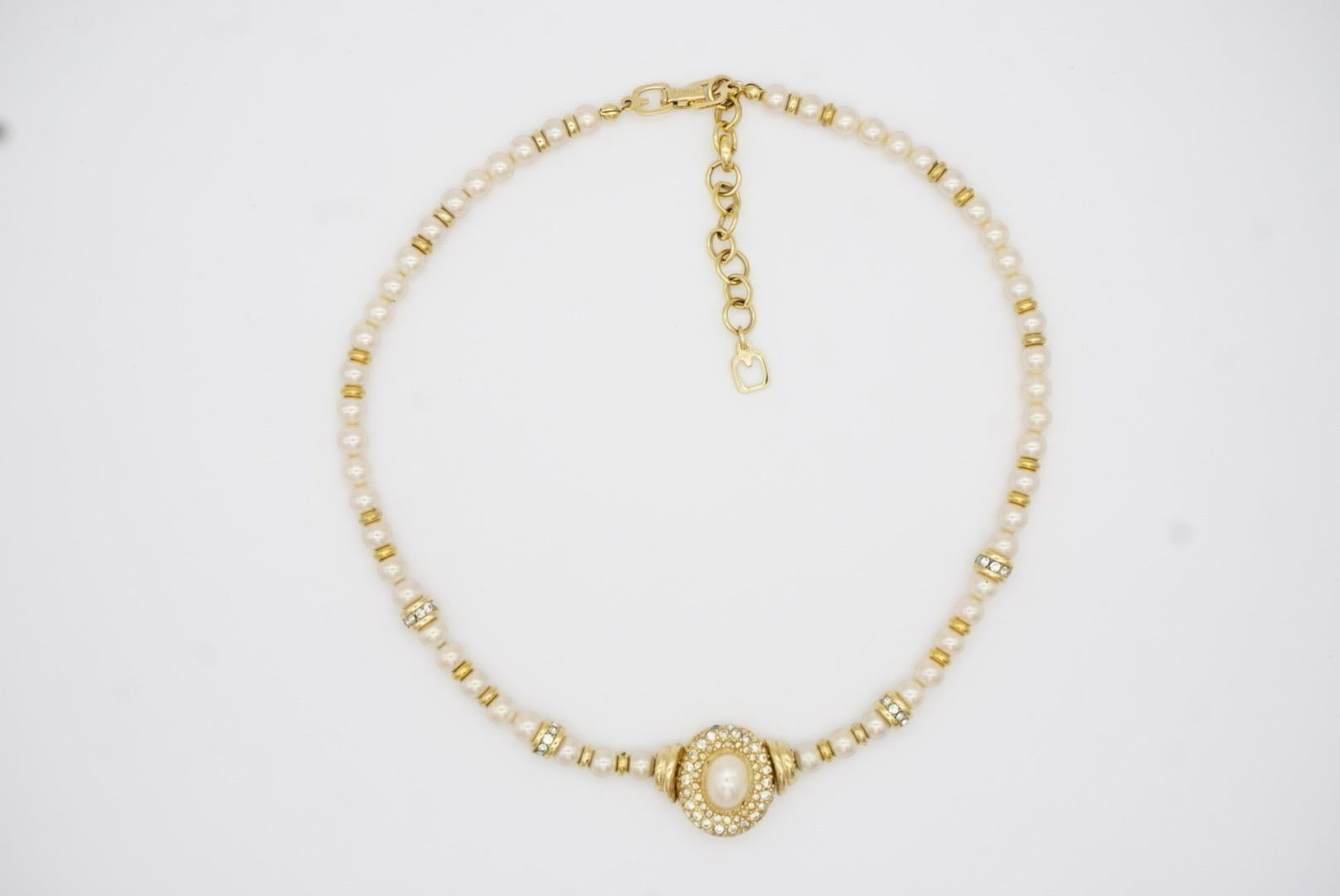 Christian Dior GROSSE 1960s White Oval Crystals Pendant Beaded Pearls Necklace For Sale 7