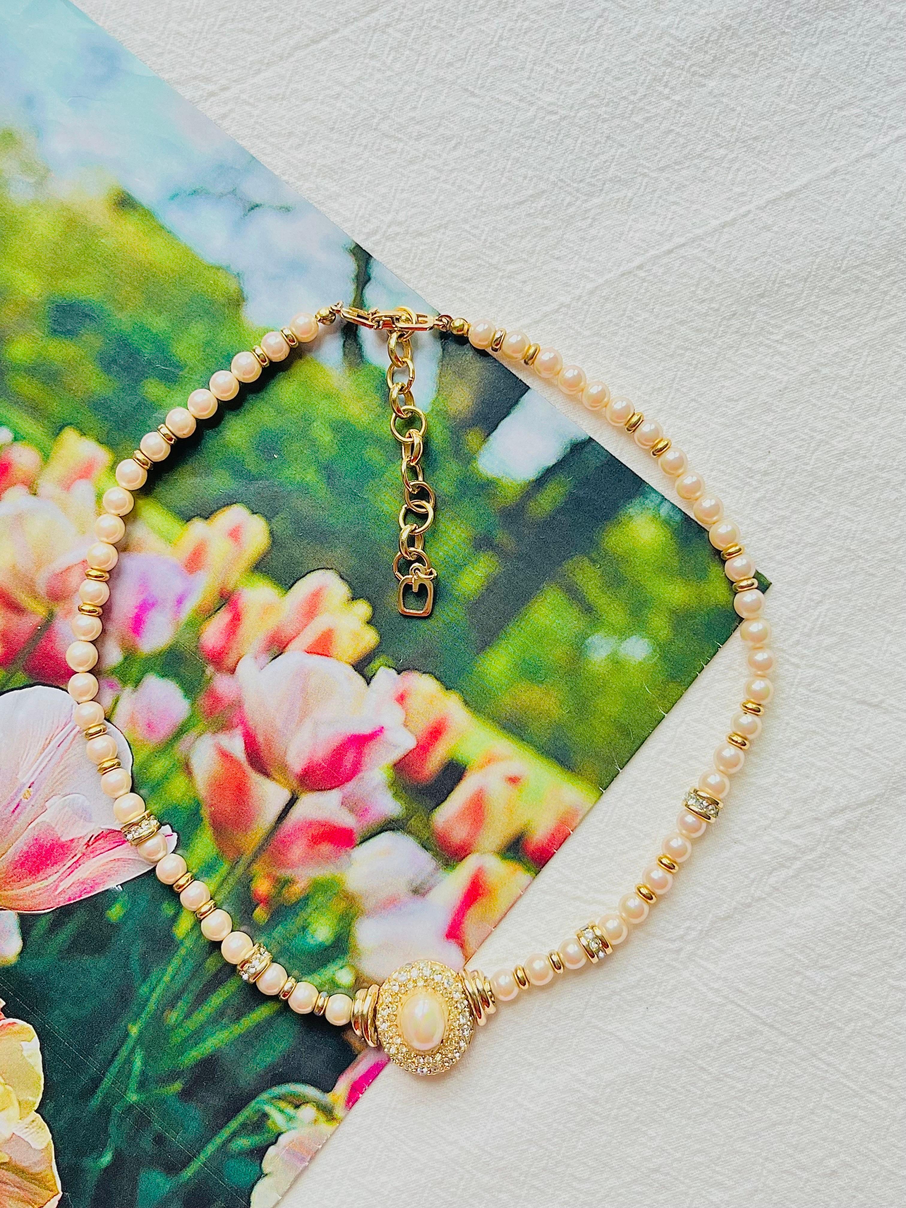 Christian Dior GROSSE 1960s White Oval Crystals Pendant Beaded Pearls Necklace In Good Condition For Sale In Wokingham, England