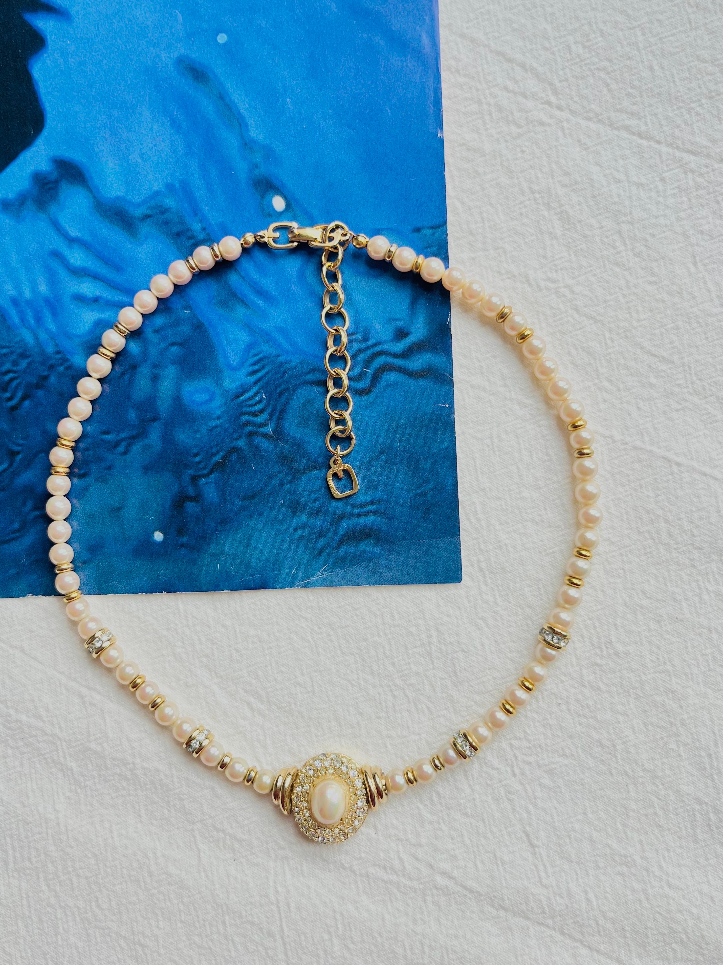 Christian Dior GROSSE 1960s White Oval Crystals Pendant Beaded Pearls Necklace For Sale 2