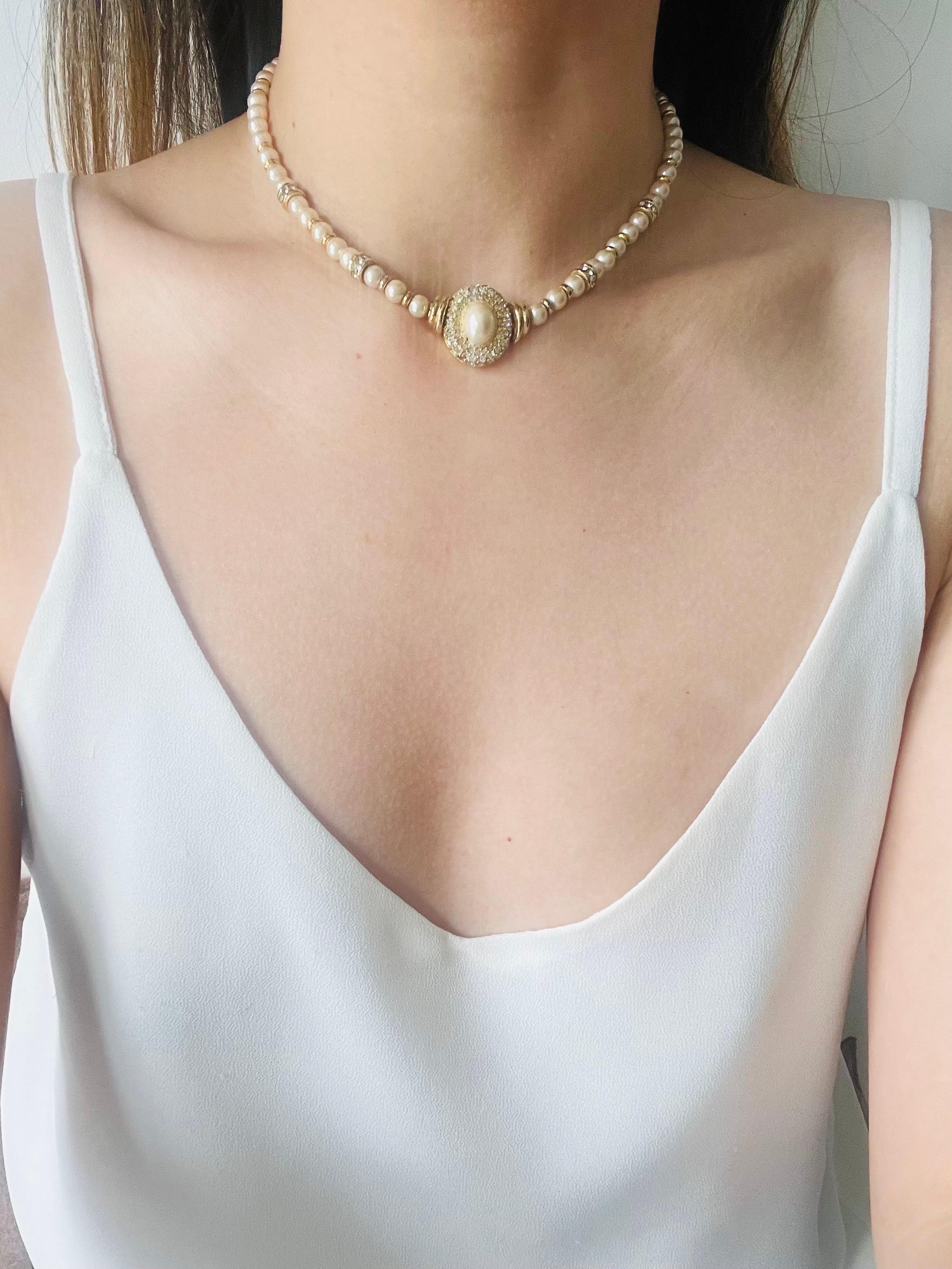 Christian Dior GROSSE 1960s White Oval Crystals Pendant Beaded Pearls Necklace For Sale 3