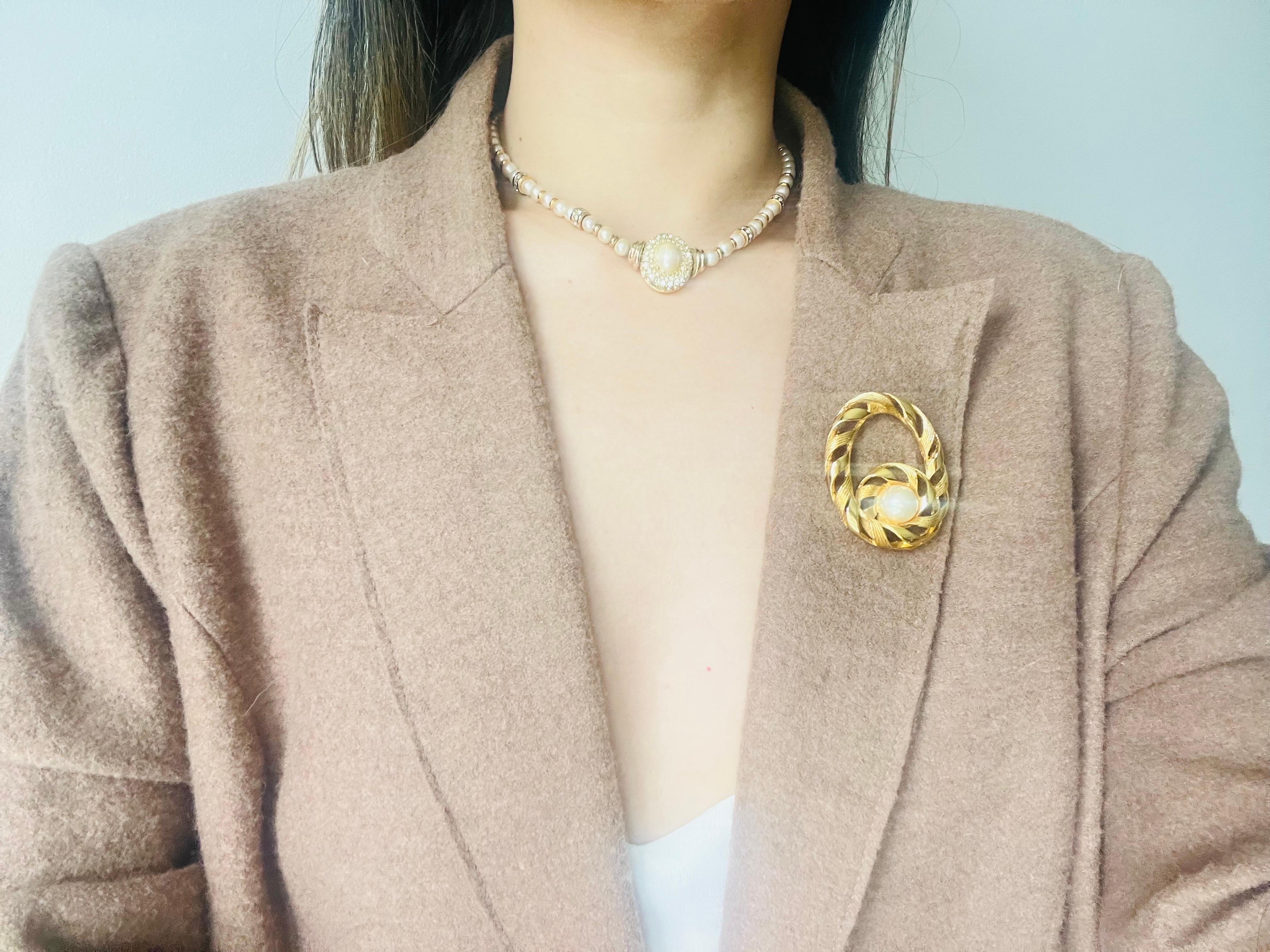 Christian Dior GROSSE 1960s White Oval Crystals Pendant Beaded Pearls Necklace For Sale 4