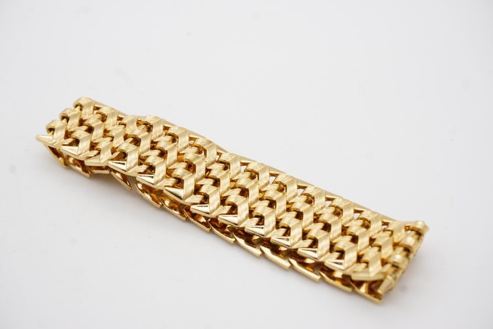 Christian Dior GROSSE 1961 Chevron Brick Link Interlock Modernist Gold Bracelet 5