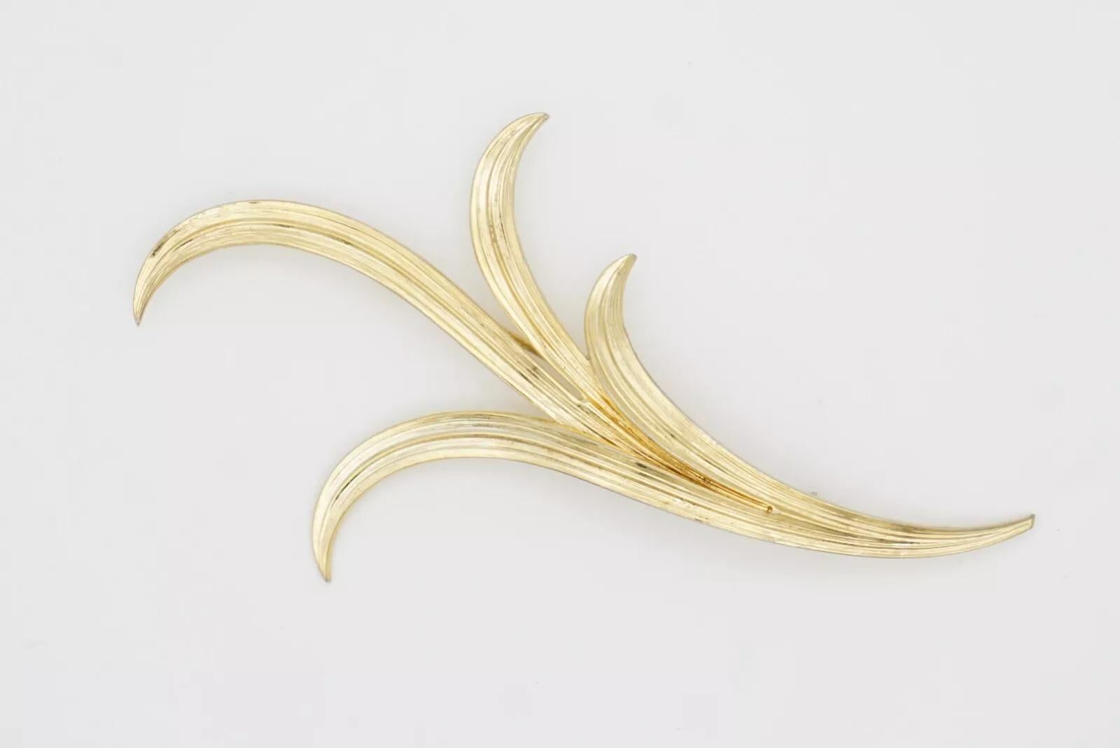 Christian Dior Grosse 1961 Vintage Extra Long Curled Leaf Flower Gold Brooch en vente 8