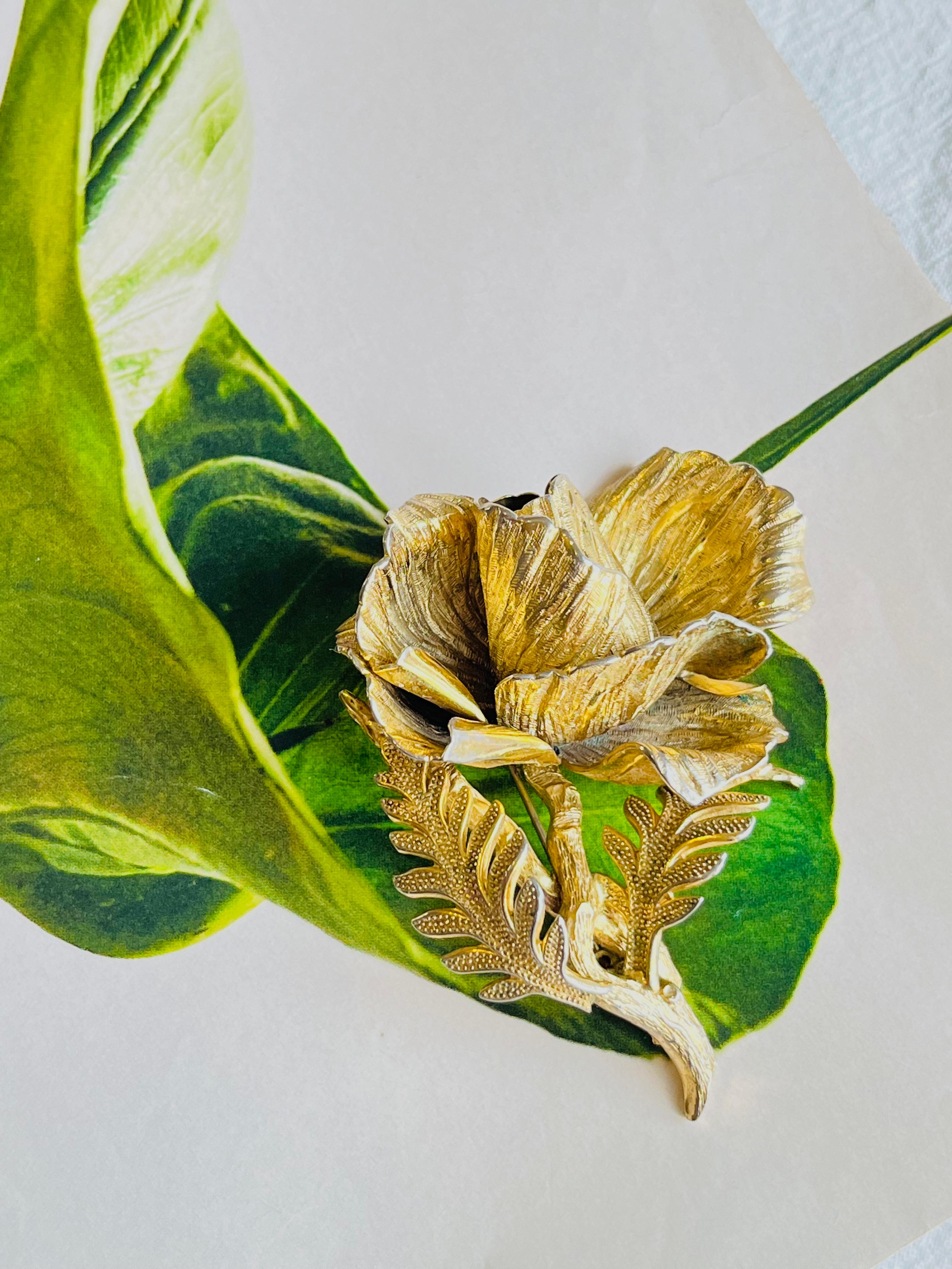 Art déco Christian Dior GROSSE 1961 Vintage Large 3D Vivid Rose Blossom Leaf Gold Brooch en vente