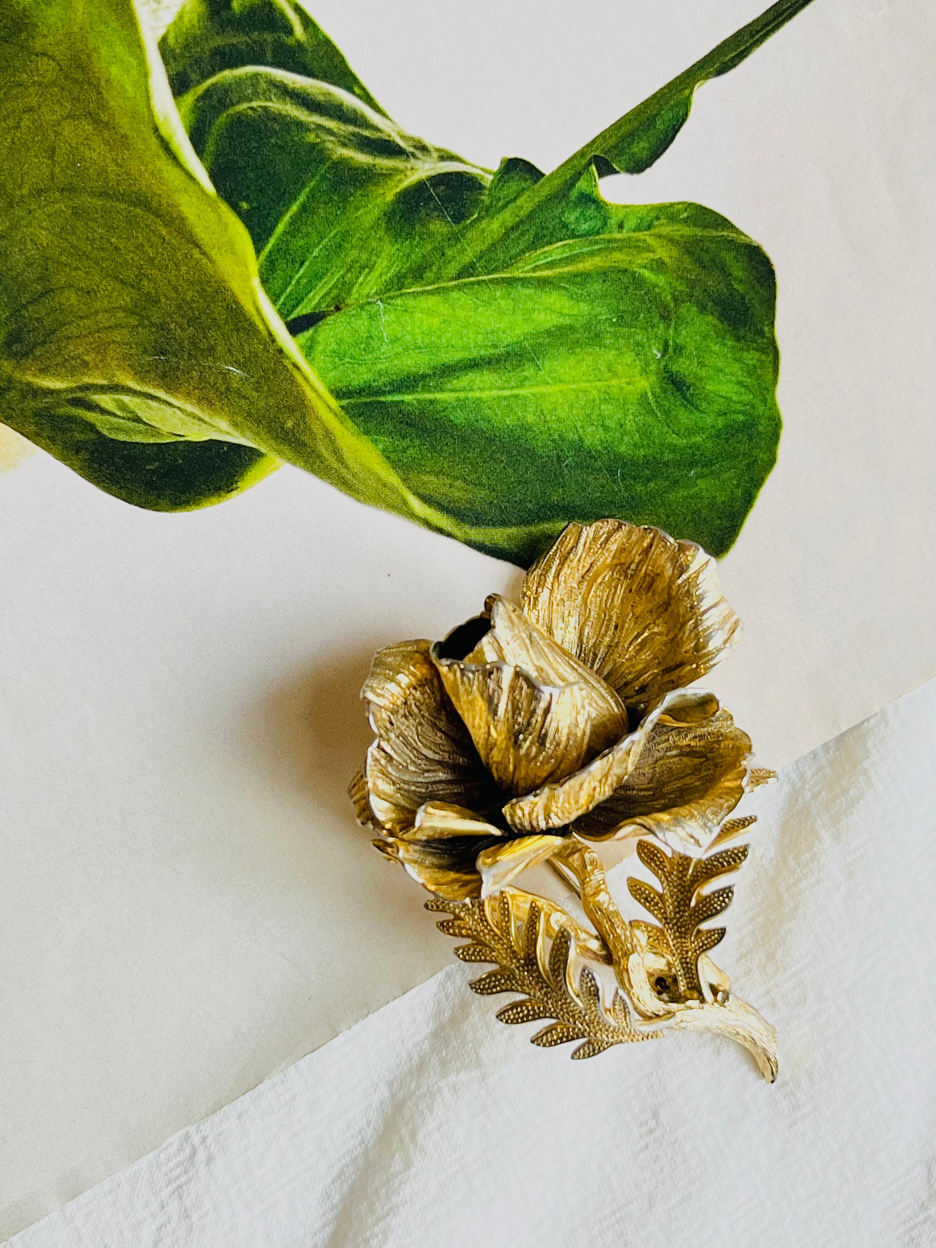 Christian Dior GROSSE 1961 Vintage Large 3D Vivid Rose Blossom Leaf Gold Brooch Bon état - En vente à Wokingham, England
