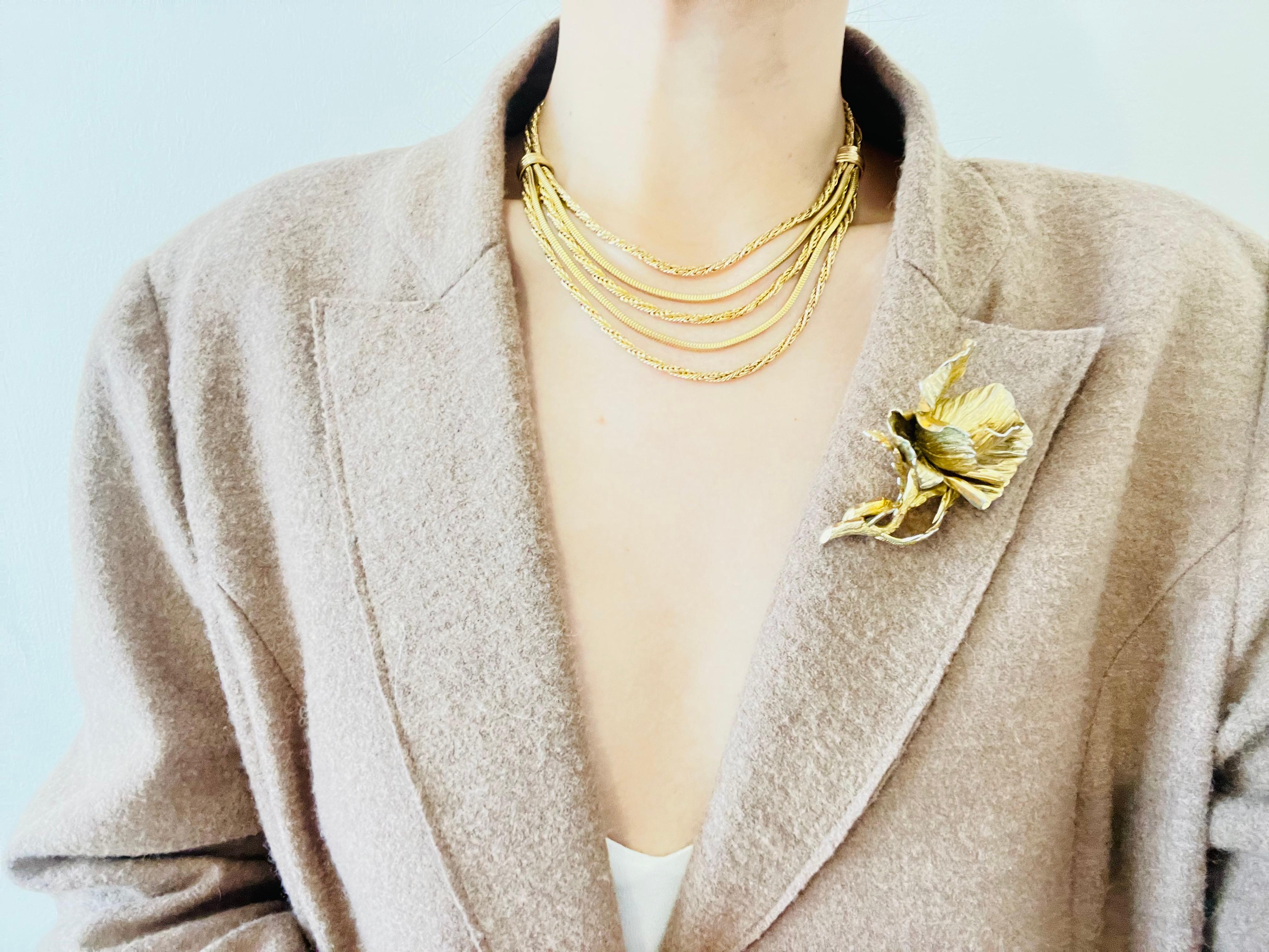 Christian Dior GROSSE 1961 Vintage Large 3D Vivid Rose Blossom Leaf Gold Brooch en vente 2