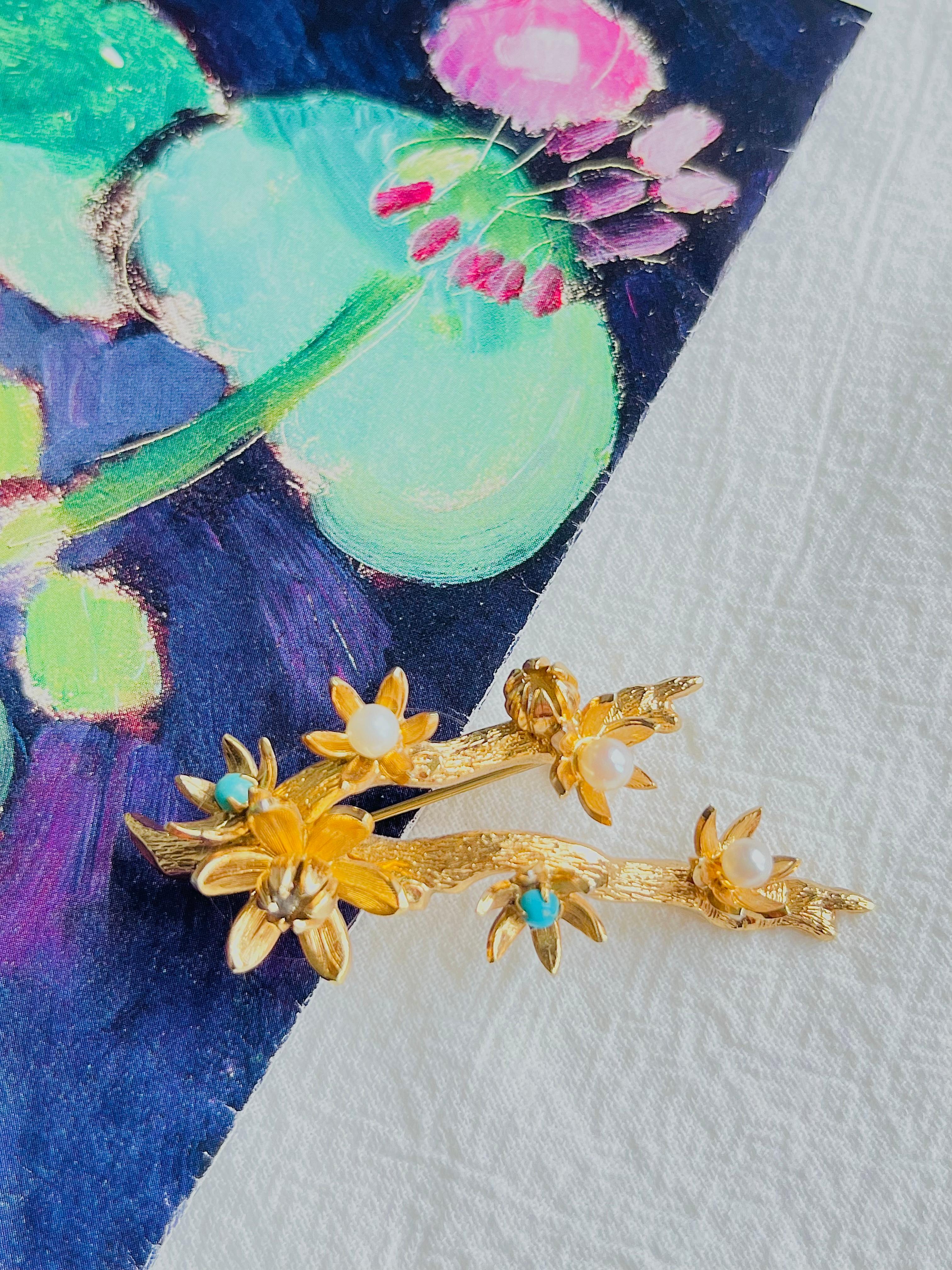 Art déco Christian Dior GROSSE 1961 Broche vintage fleur prune fleur turquoise fleur perlée en vente