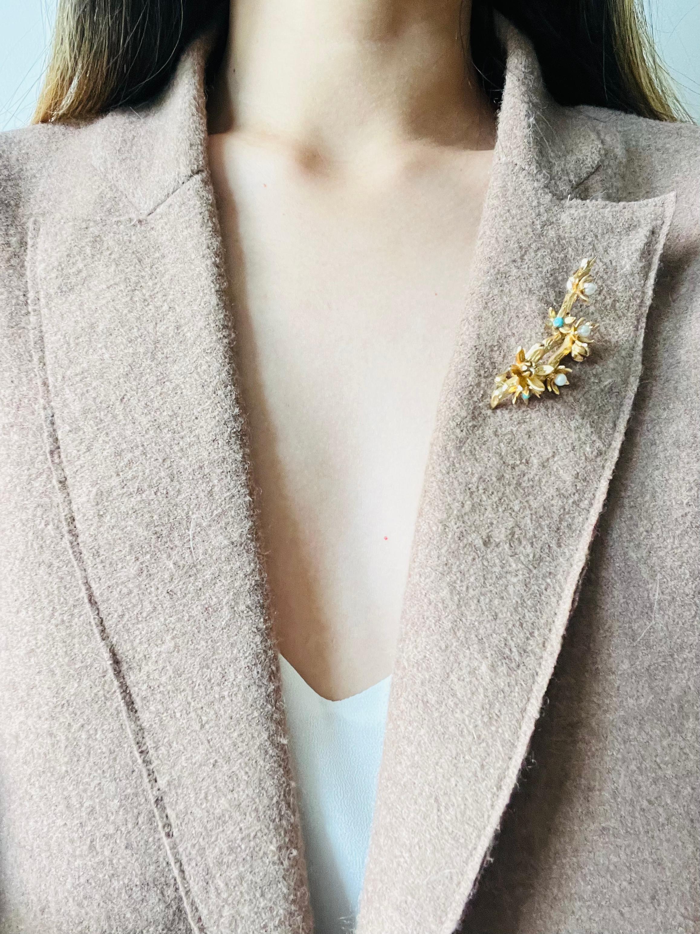 Christian Dior GROSSE 1961 Broche vintage fleur prune fleur turquoise fleur perlée en vente 4