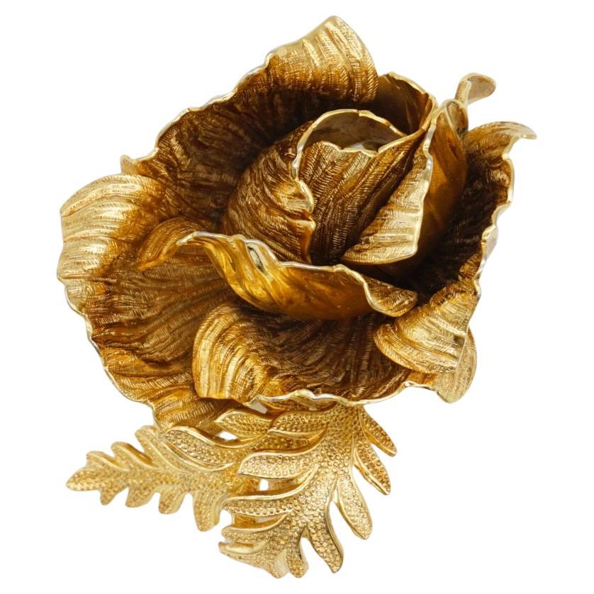 Christian Dior GROSSE 1961 Spilla d'epoca scolpita in 3D con fiori di Christian Rose e foglie
