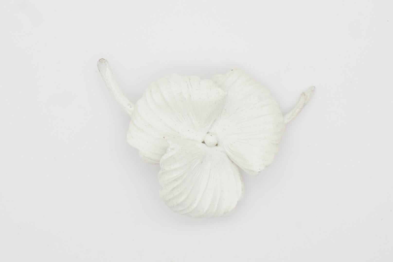 Christian Dior GROSSE 1961 Vintage Swirl White Trio Clover Flower Leaf Brooch For Sale 1