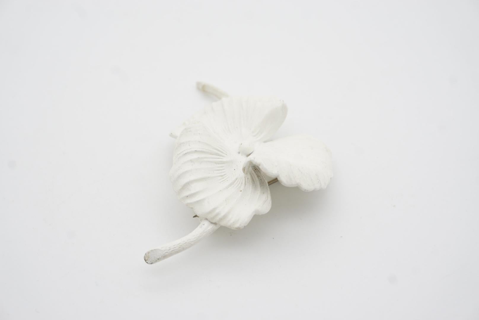 Christian Dior GROSSE 1961 Vintage Swirl White Trio Clover Flower Leaf Brooch For Sale 2