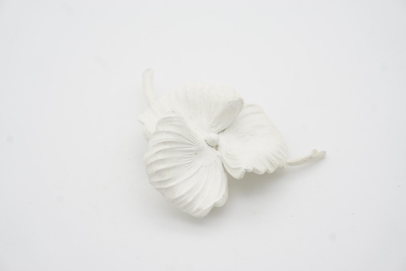 Christian Dior GROSSE 1961 Vintage Swirl White Trio Clover Flower Leaf Brooch For Sale 4