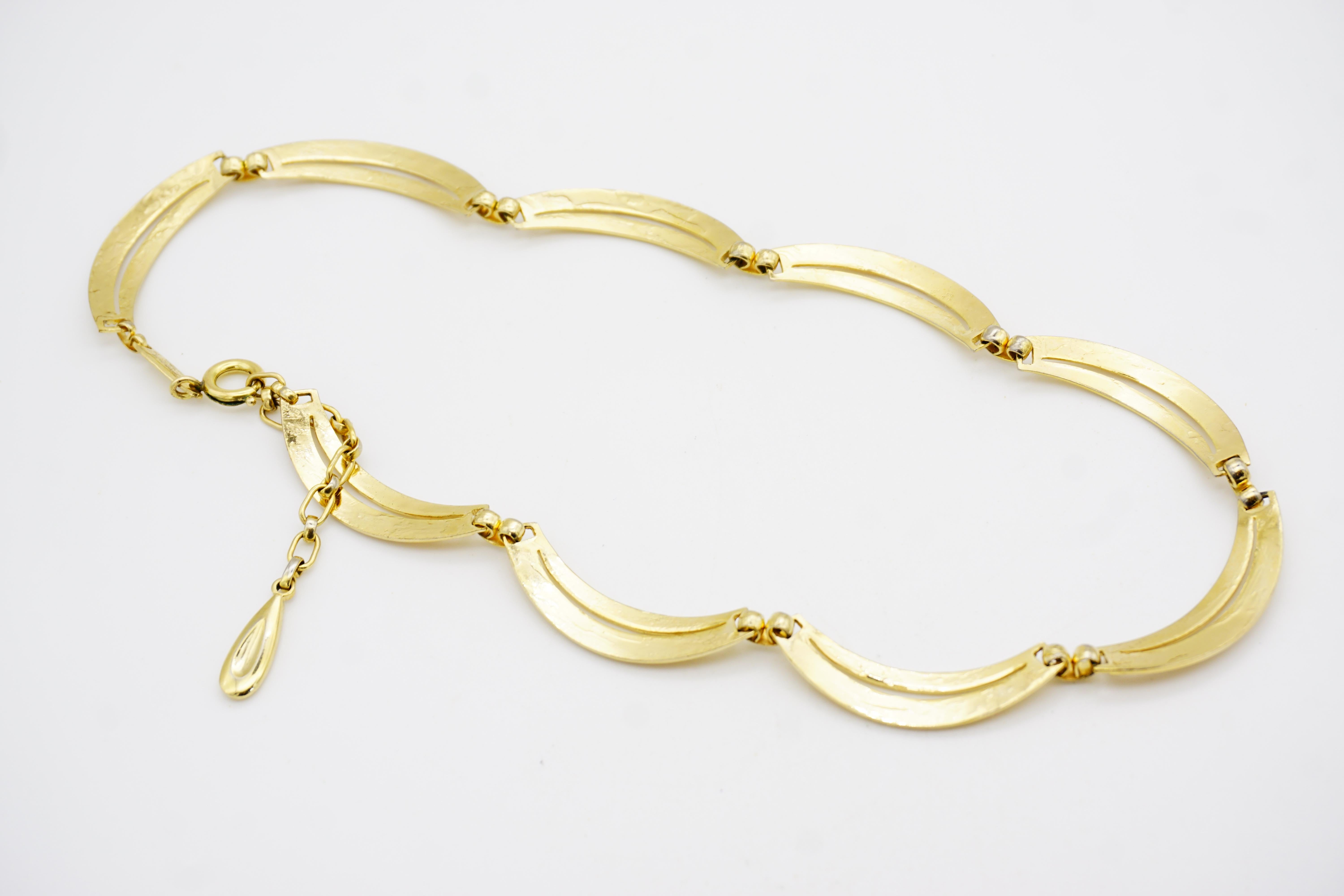 Christian Dior GROSSE 1961 Vintage Textured Glow Dots Curved Crescent Necklace en vente 7