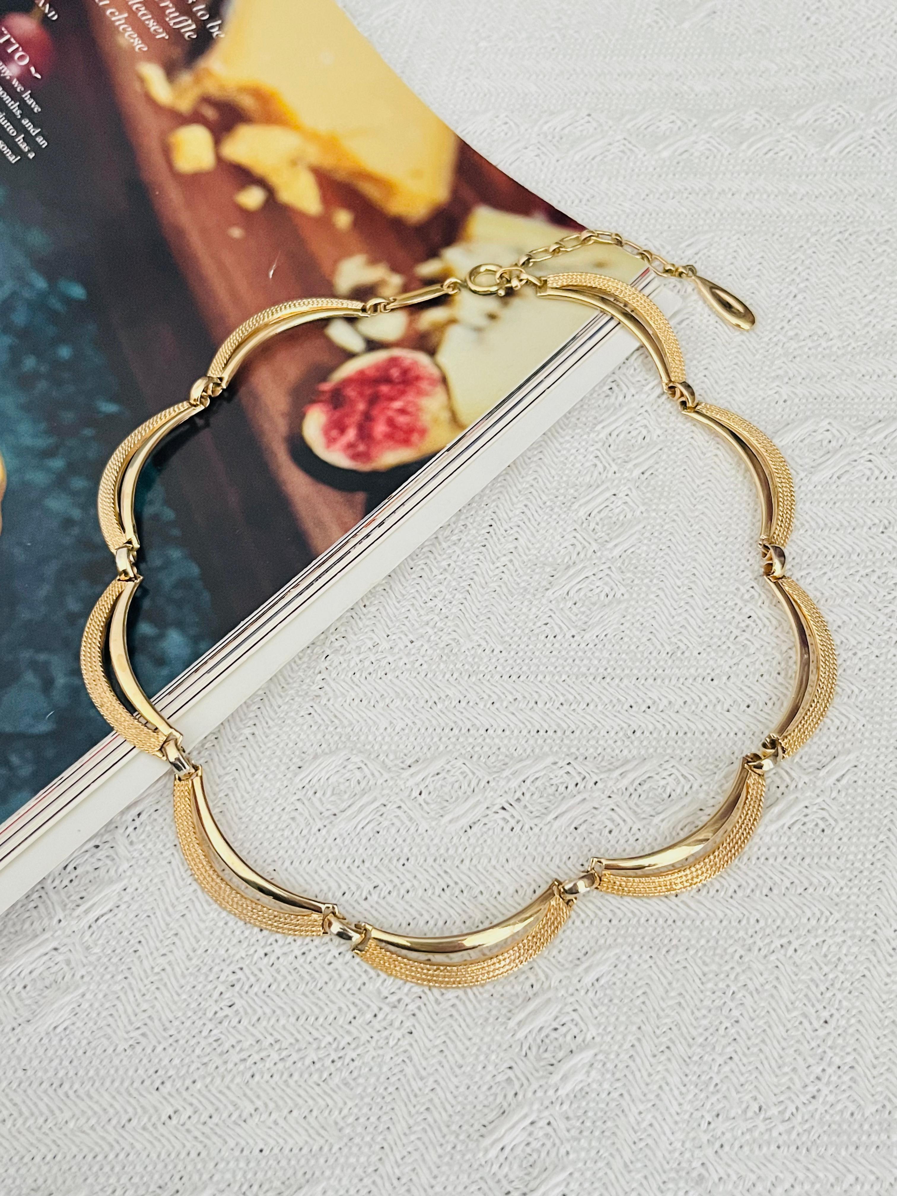 Christian Dior GROSSE 1961 Vintage Textured Glow Dots Curved Crescent Necklace Bon état - En vente à Wokingham, England