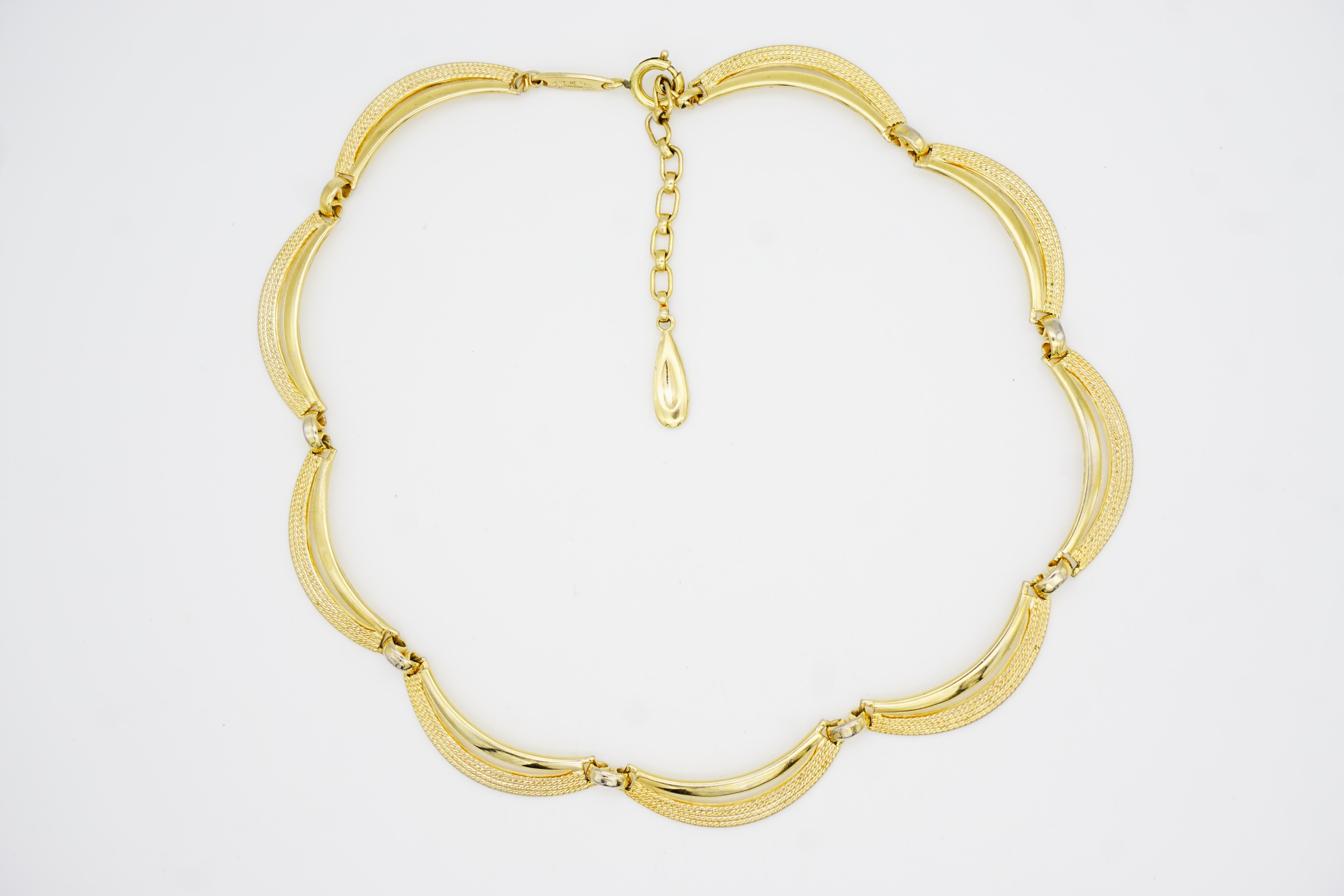Christian Dior GROSSE 1961 Vintage Textured Glow Dots Curved Crescent Necklace en vente 3
