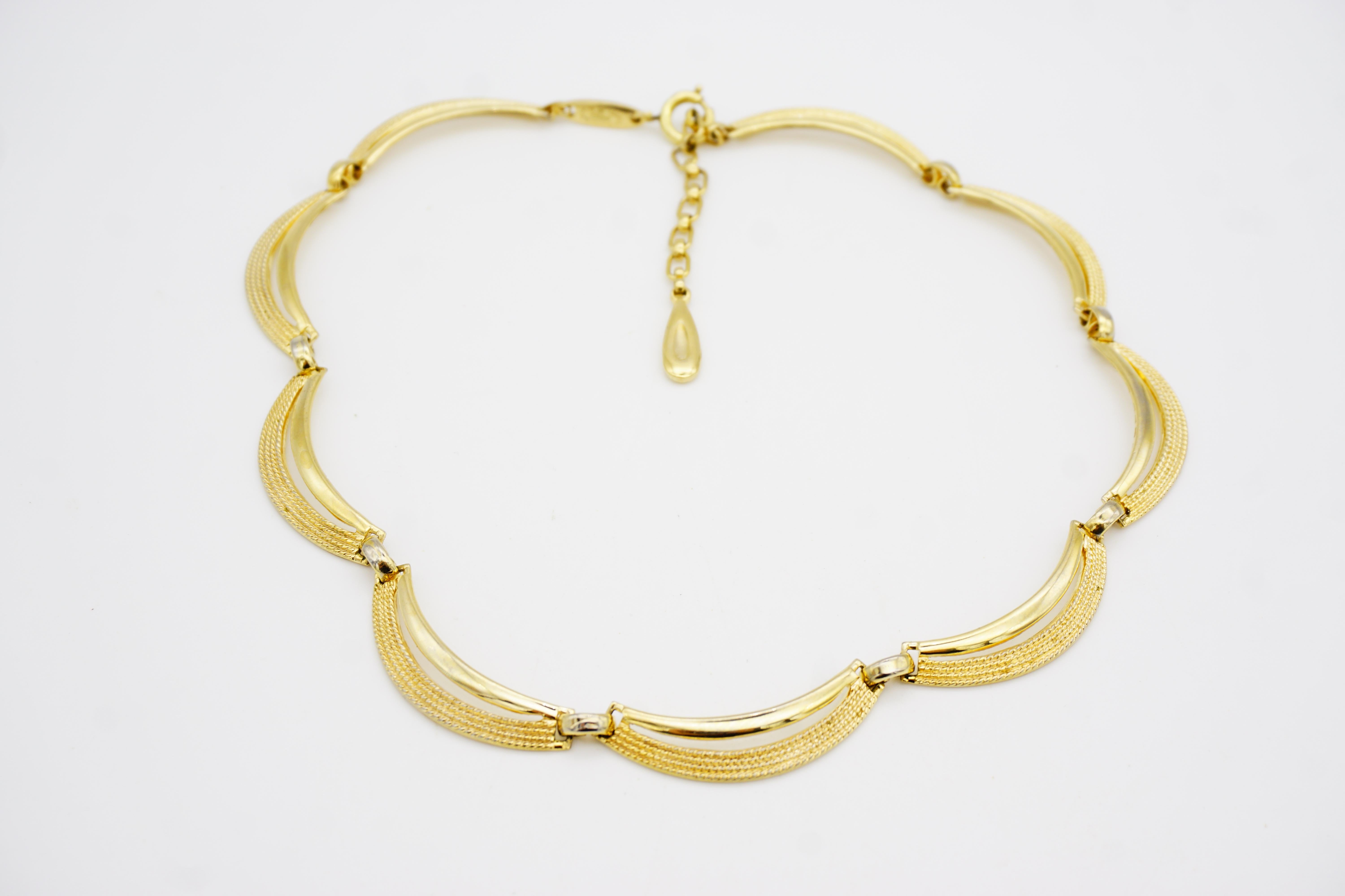 Christian Dior GROSSE 1961 Vintage Textured Glow Dots Curved Crescent Necklace en vente 4