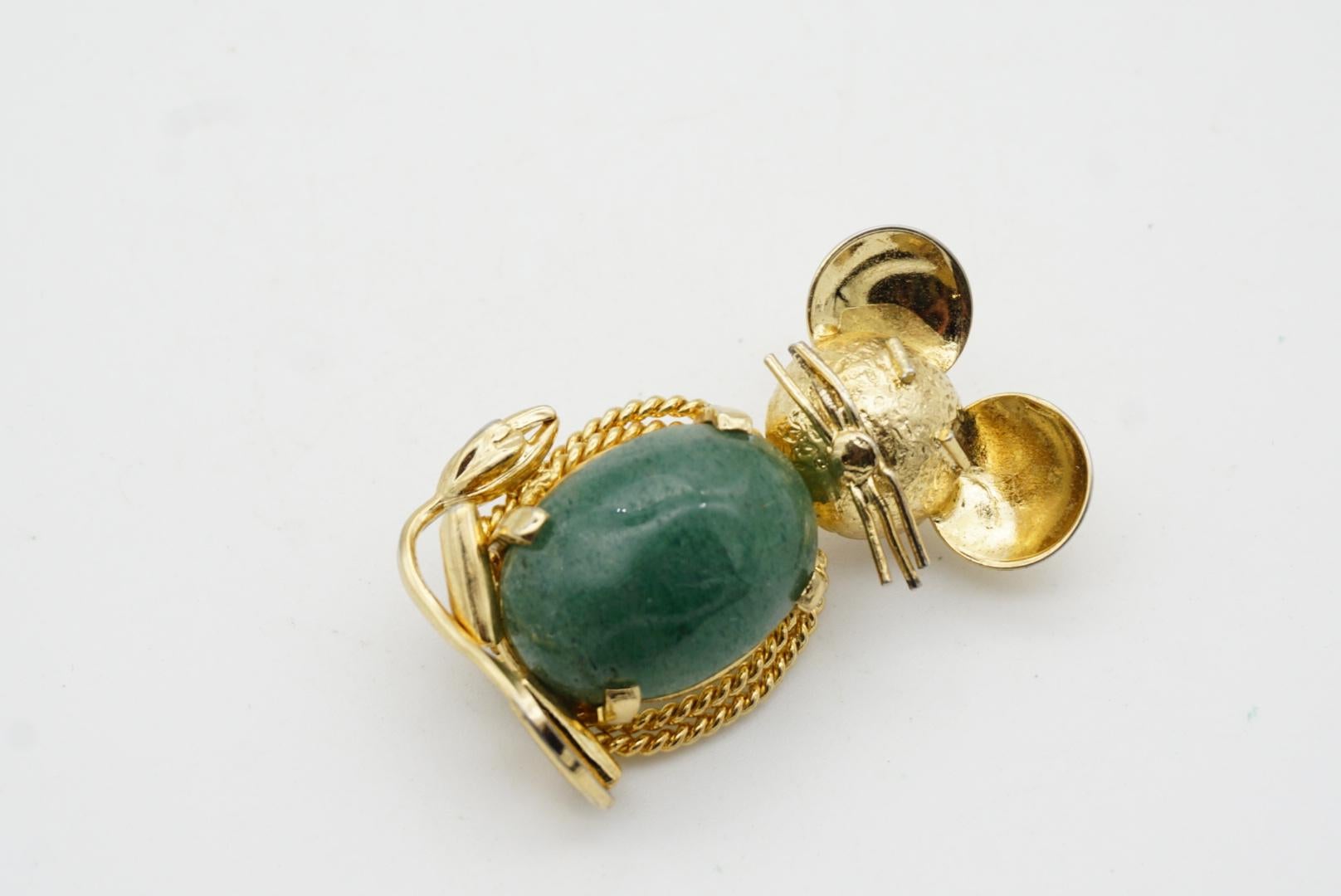 Christian Dior GROSSE 1961 Vintage Vivid Green Emerald Mickey Mouse Gold Brooch For Sale 1