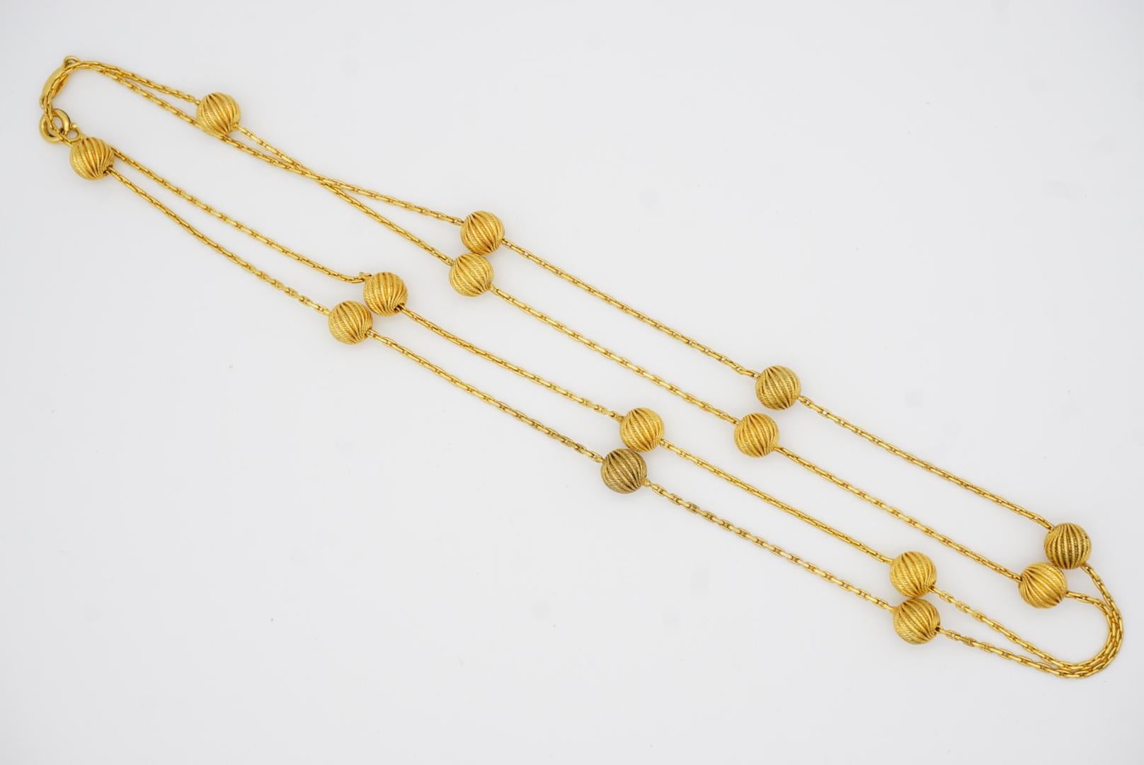 Christian Dior GROSSE 1962 Collana lunga in oro con charms a forma di sfere circolari in vendita 6