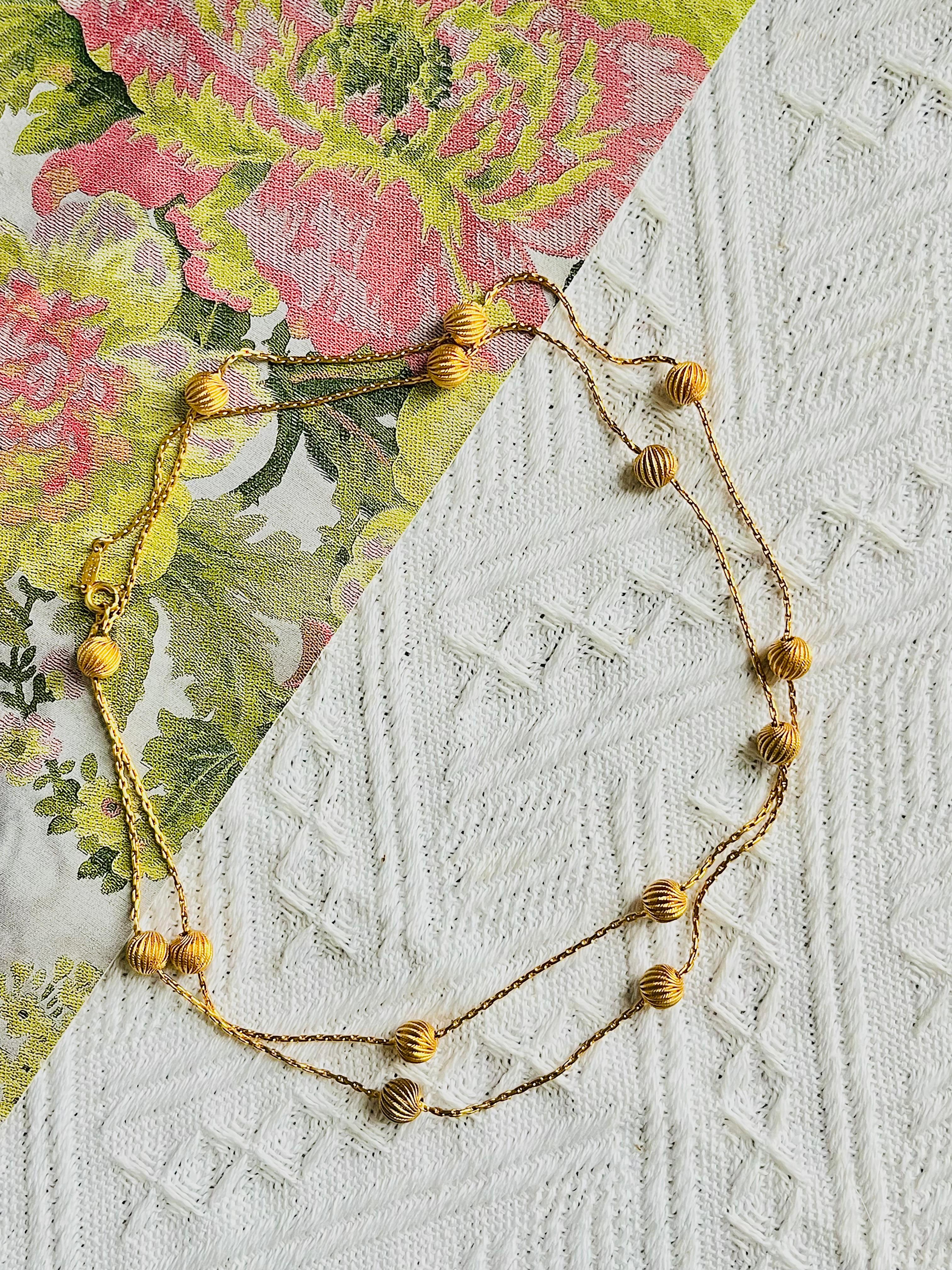 Christian Dior GROSSE Vintage 1962 Swirl Twist Circle Round Balls Charms Pendant Linked Modernist Elegant Long Necklace Bracelet, Gold Tone

Ottime condizioni. Graffi molto leggeri o perdita di colore, appena percettibili. 100% autentico.

Una