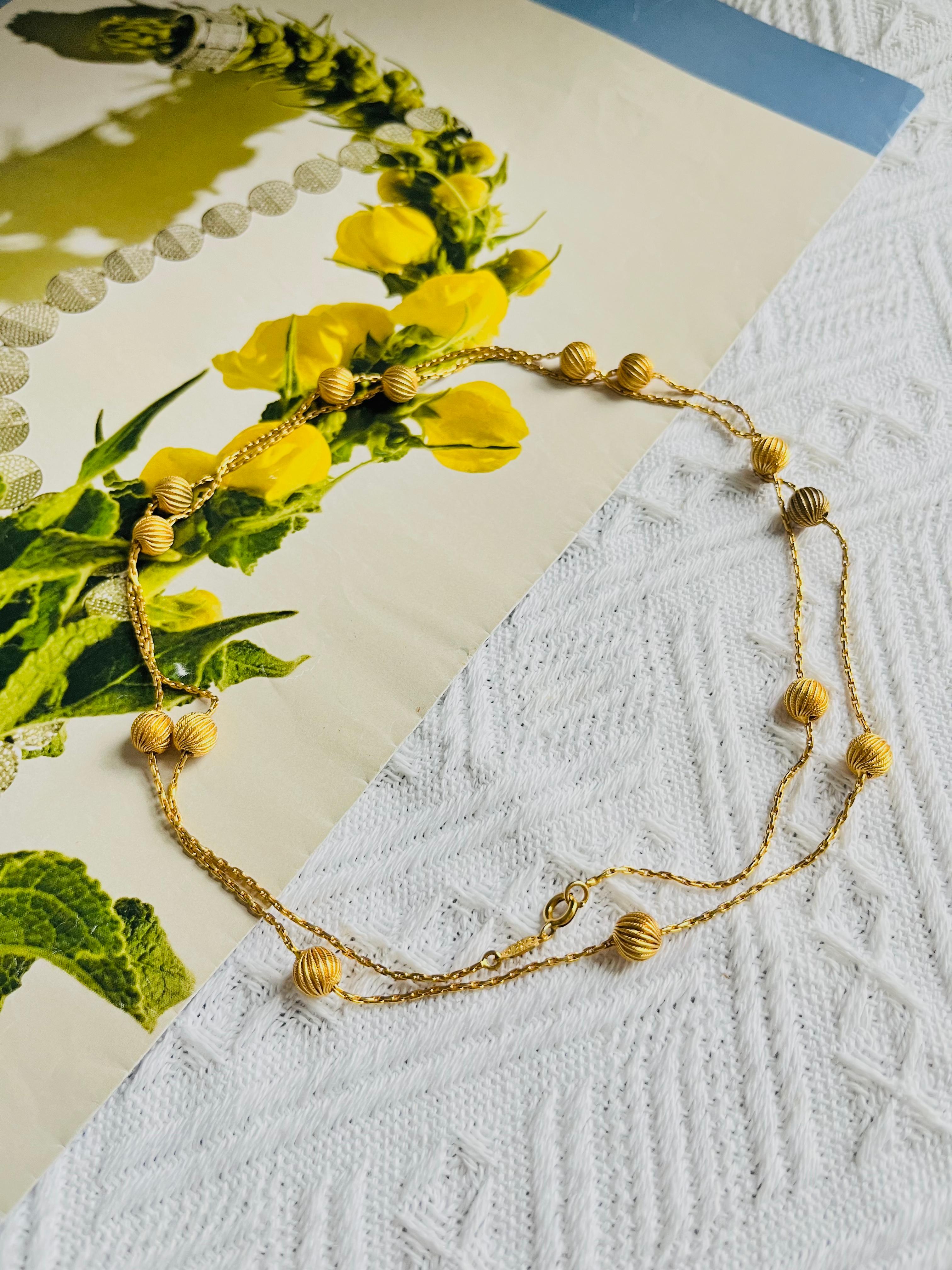Christian Dior GROSSE 1962 Collana lunga in oro con charms a forma di sfere circolari In condizioni buone in vendita a Wokingham, England