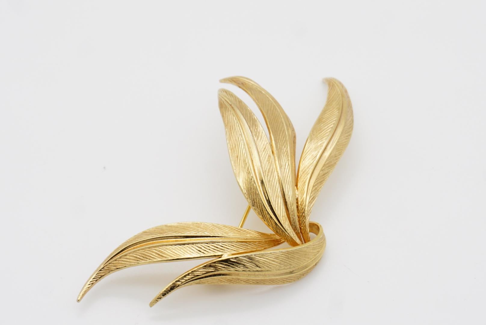 Christian Dior GROSSE 1962 Vintage Large Textured Wavy Leaf Flower Gold Brooch 5