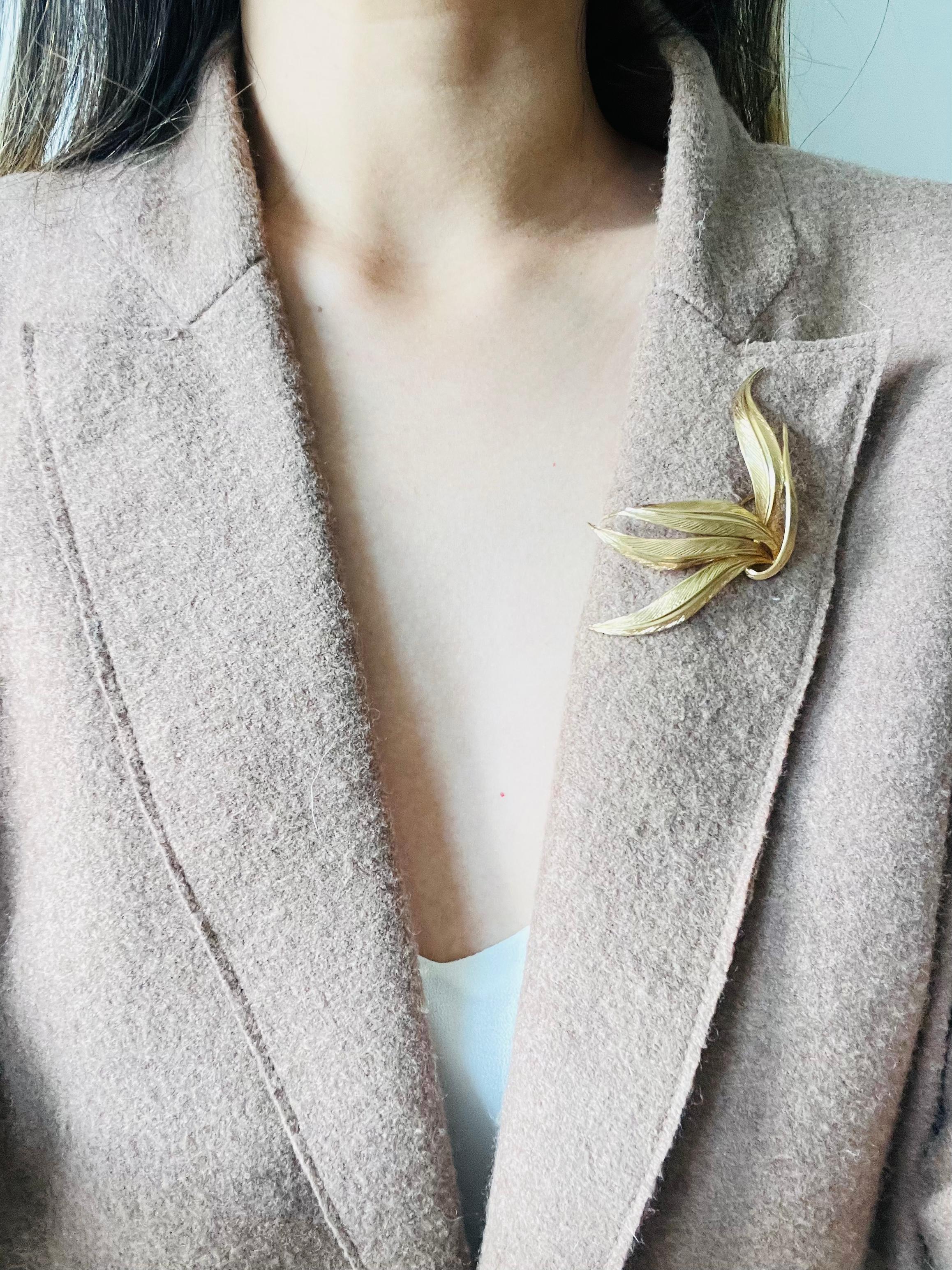 Christian Dior GROSSE 1962 Vintage Large Textured Wavy Leaf Flower Gold Brooch 3