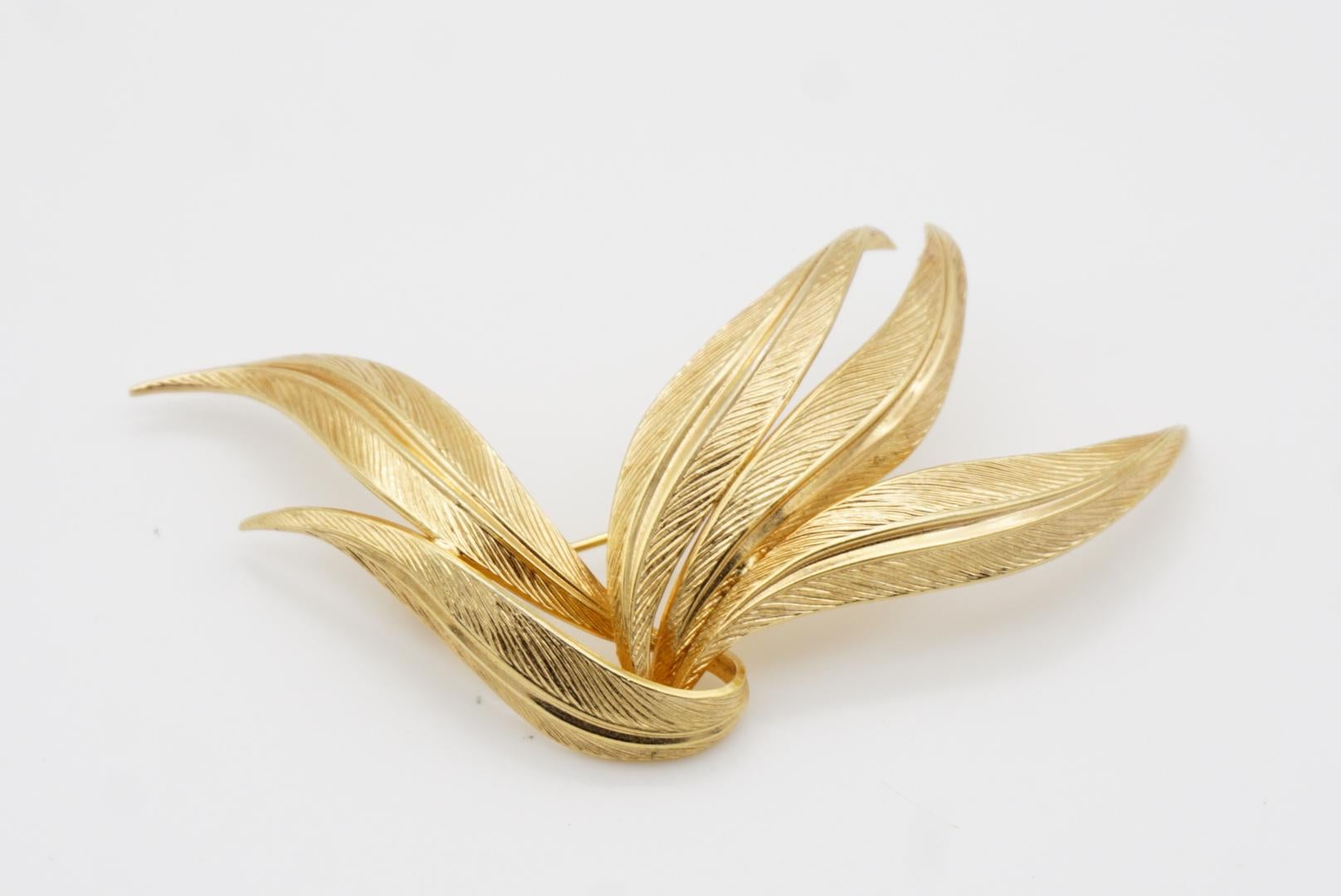 Christian Dior GROSSE 1962 Vintage Large Textured Wavy Leaf Flower Gold Brooch 4