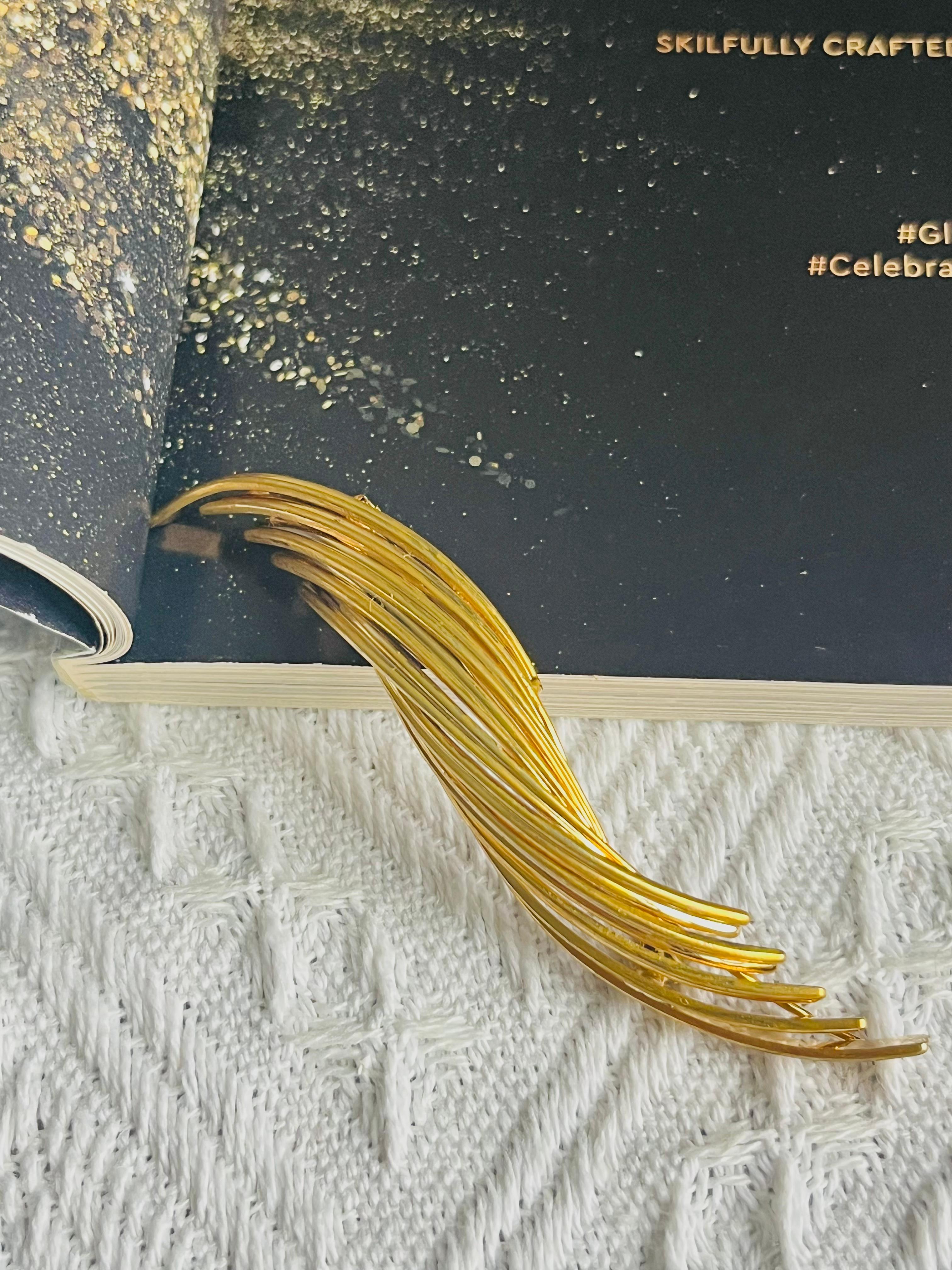 Christian Dior GROSSE 1962 Vintage Long Modernist Spiral Lines Openwork Brooch In Good Condition For Sale In Wokingham, England