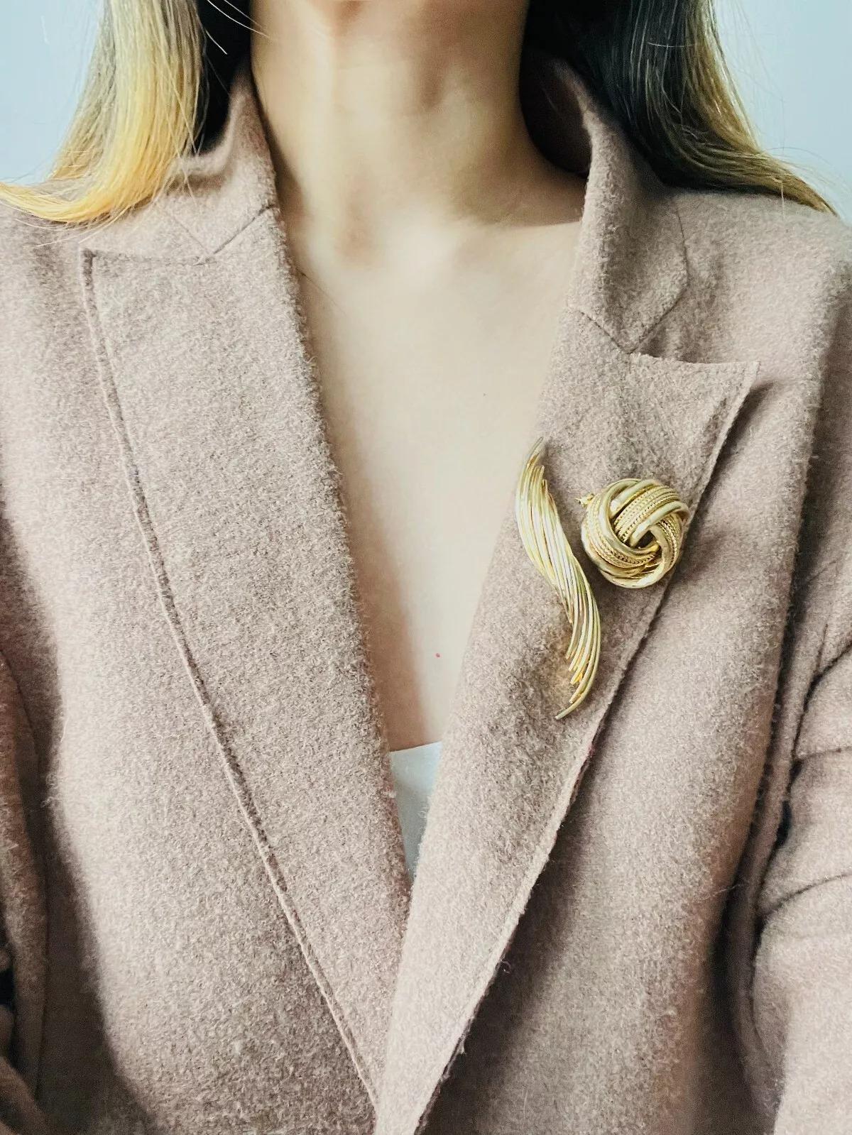Christian Dior GROSSE 1962 Vintage Long Modernist Spiral Lines Openwork Brooch For Sale 3