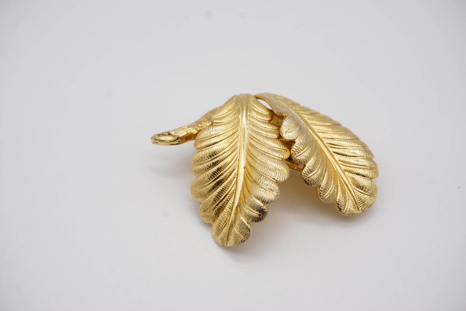 Women's or Men's Christian Dior GROSSE 1962 Vintage Textured Double Palm Tree Leaf Gold Brooch For Sale
