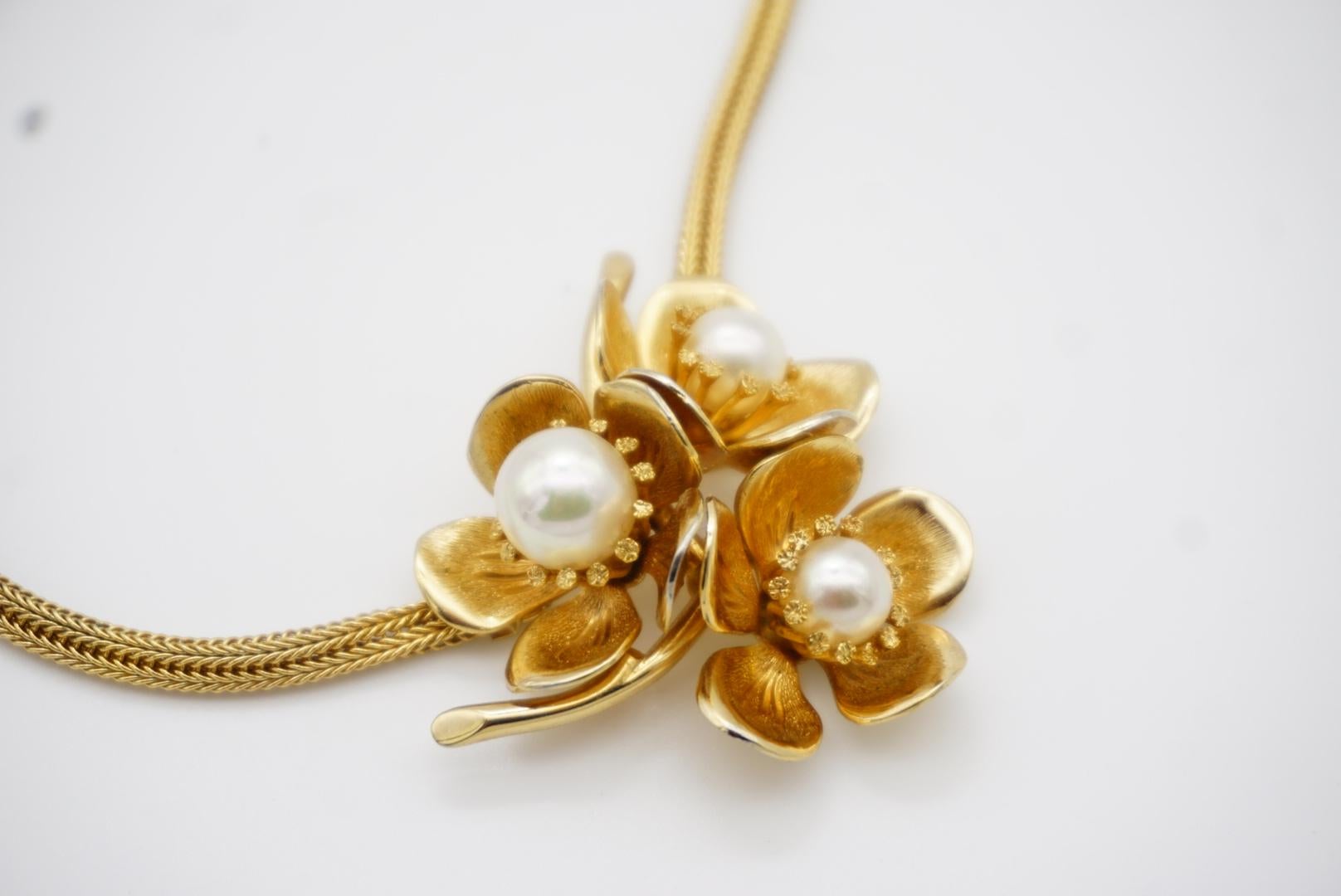 Christian Dior GROSSE 1963 Grande Trio di Perle Bianche Collana Floreale Fior di Prugna in vendita 7