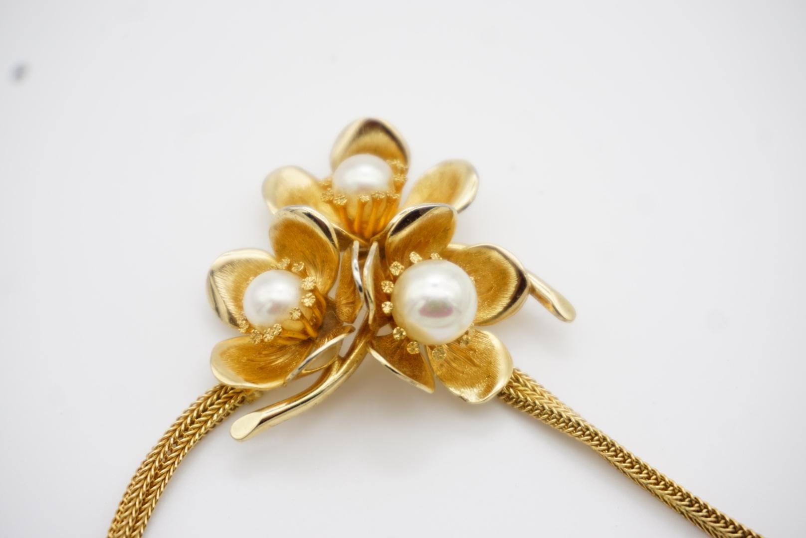 Christian Dior GROSSE 1963 Grande Trio di Perle Bianche Collana Floreale Fior di Prugna in vendita 9