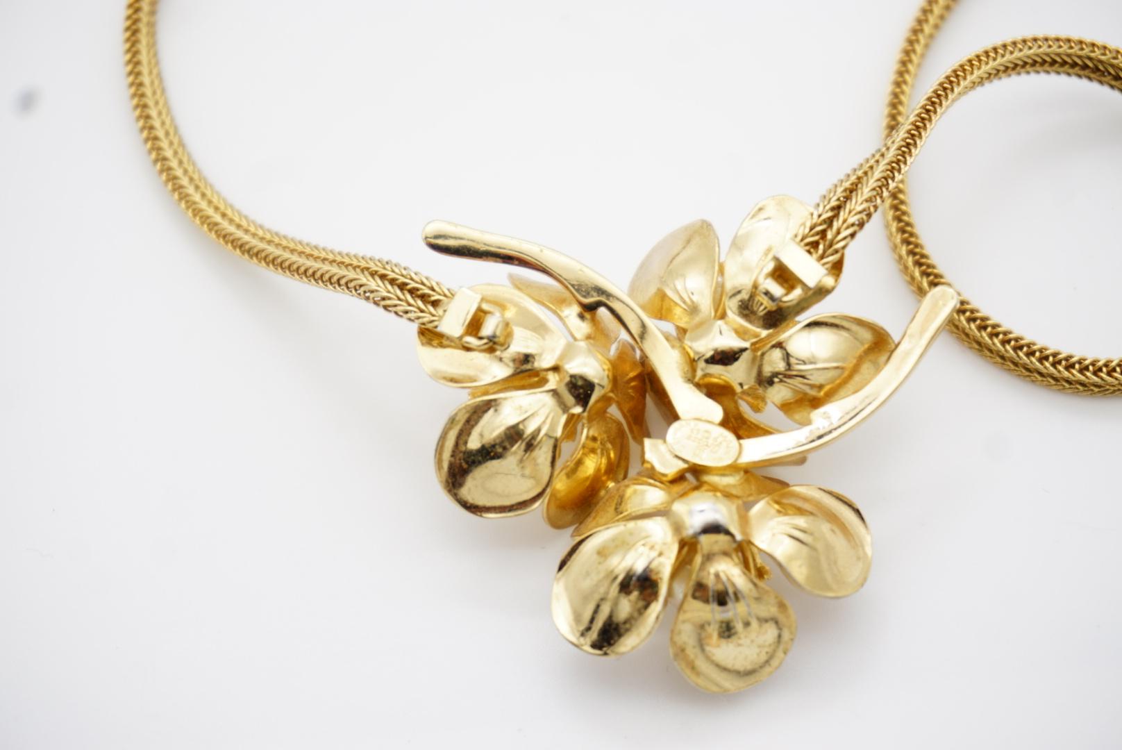 Christian Dior GROSSE 1963 Grande Trio di Perle Bianche Collana Floreale Fior di Prugna in vendita 10