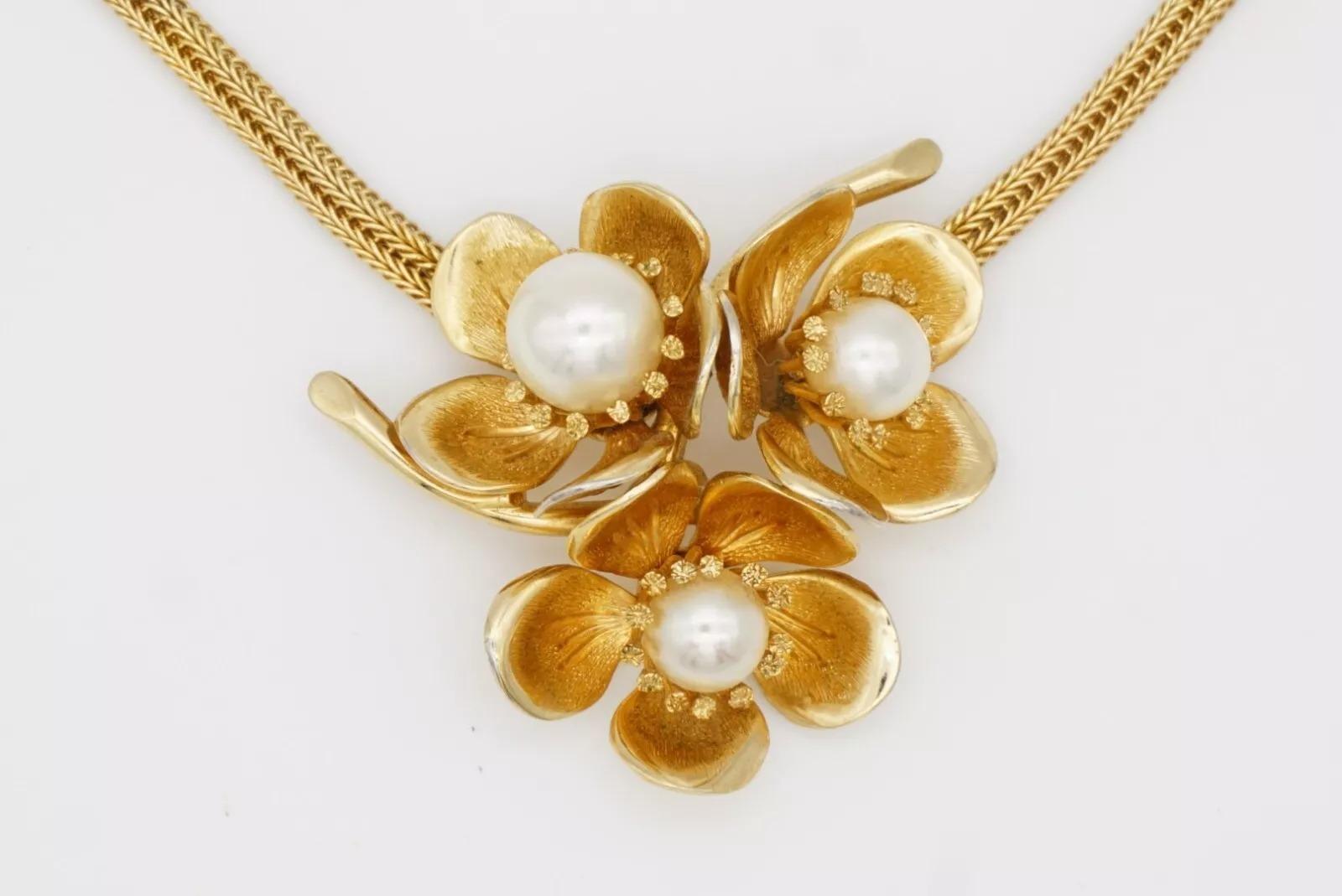 Christian Dior GROSSE 1963 Grande Trio di Perle Bianche Collana Floreale Fior di Prugna in vendita 13