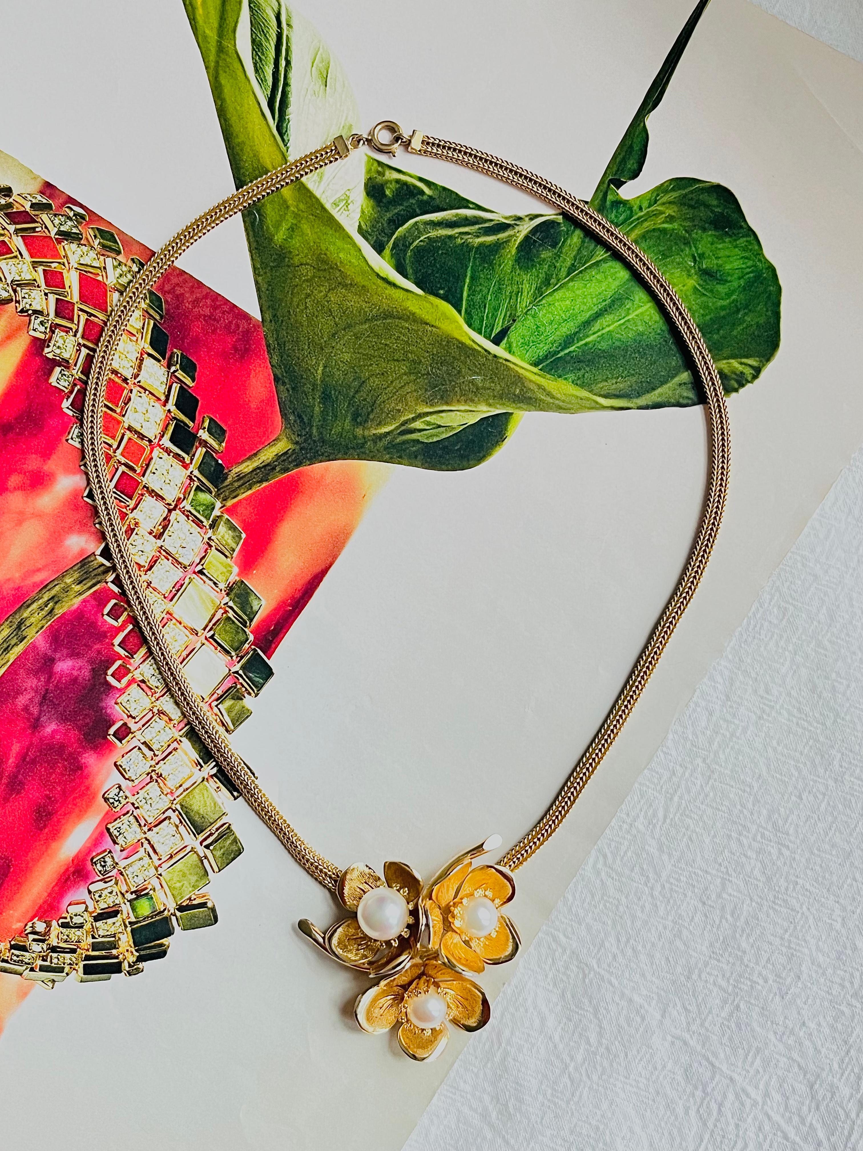 da uomo o donna Christian Dior GROSSE 1963 Grande Trio di Perle Bianche Collana Floreale Fior di Prugna in vendita