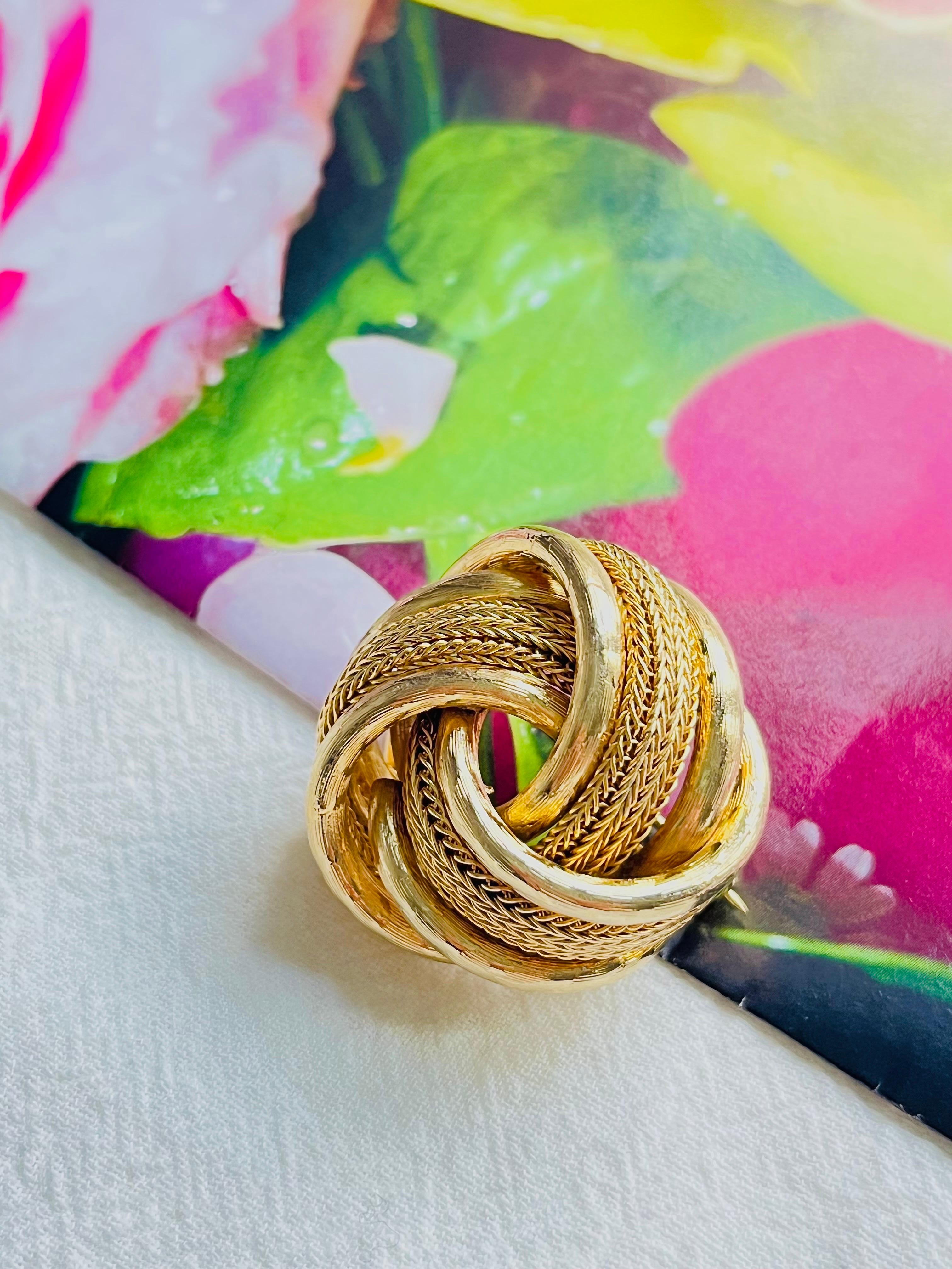Christian Dior GROSSE 1963 Vintage Knot Rope Glow Mesh Swirl Twist Dome Brooch In Excellent Condition For Sale In Wokingham, England