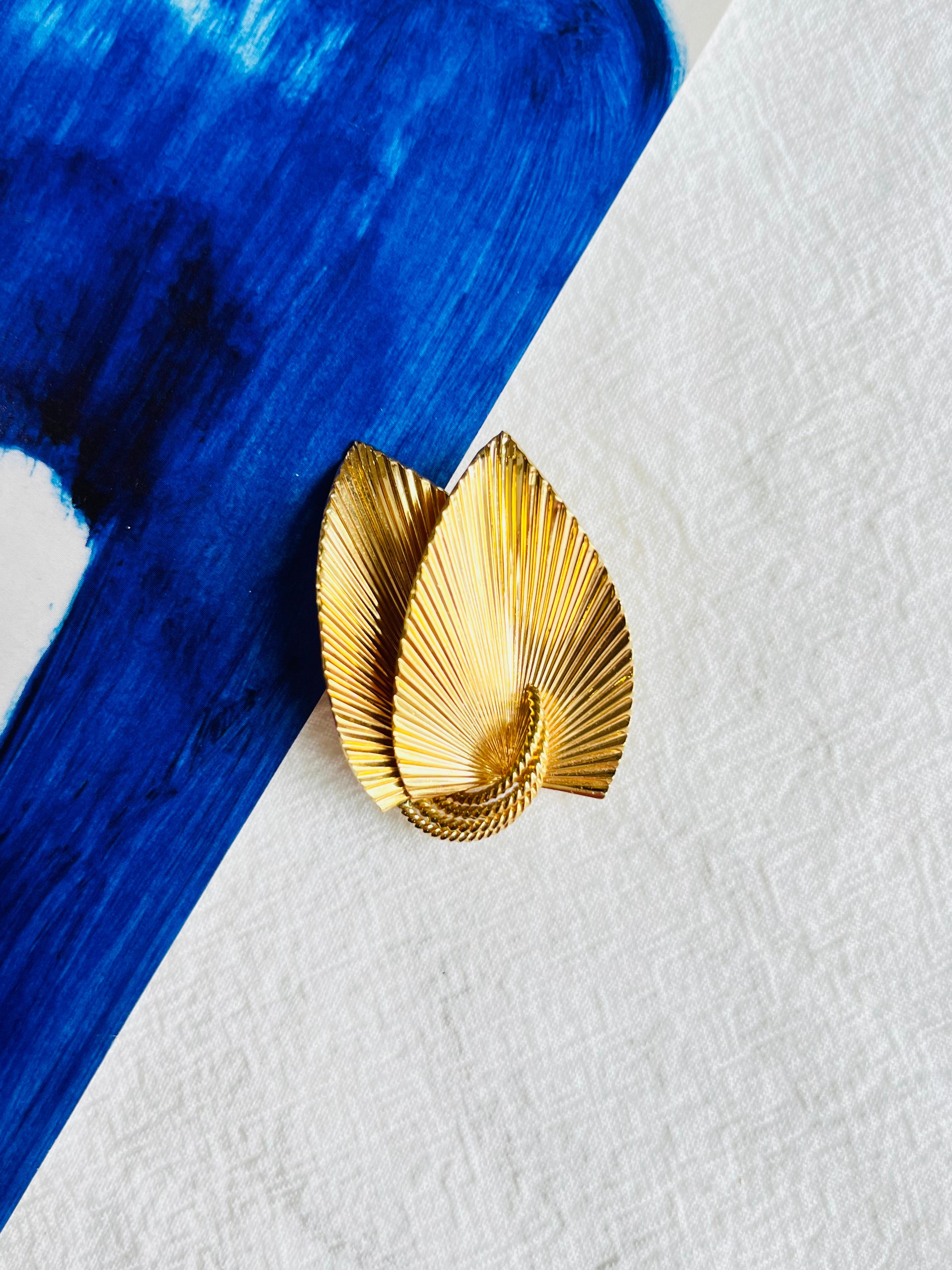 Art Deco Christian Dior GROSSE 1963 Vintage Large Double Curled Leaf Palm Gold Brooch For Sale